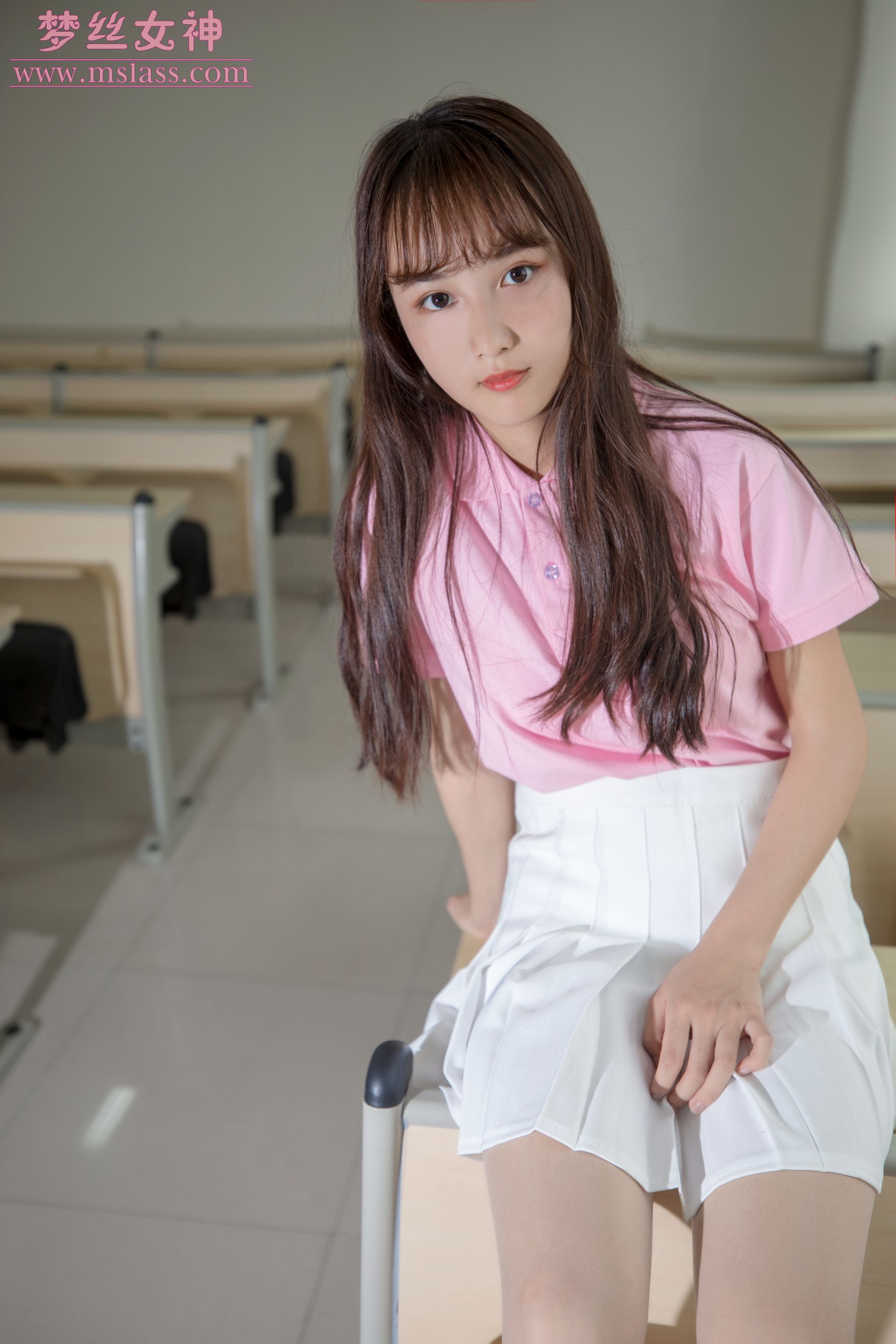 小兔 校园黑丝和白丝的可爱-图5