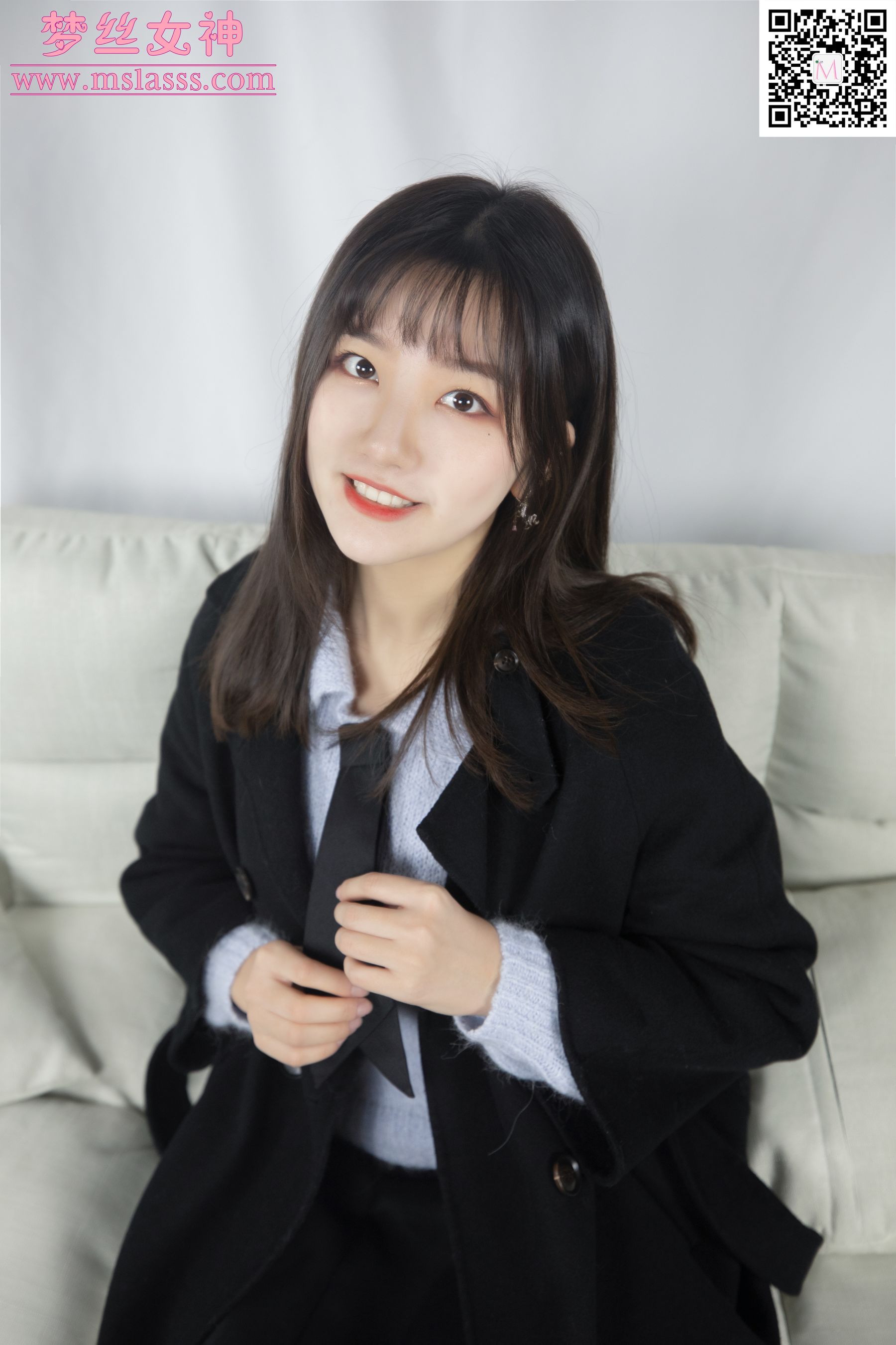 小盐 黑风衣下的美腿-图1