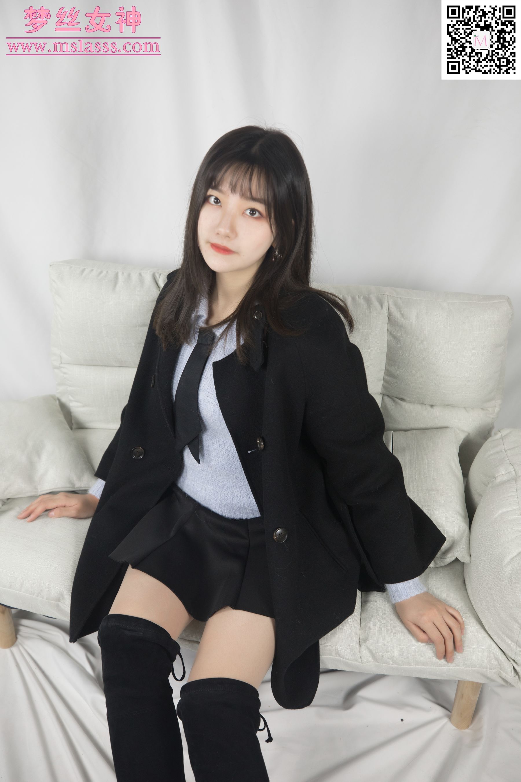 小盐 黑风衣下的美腿-图2