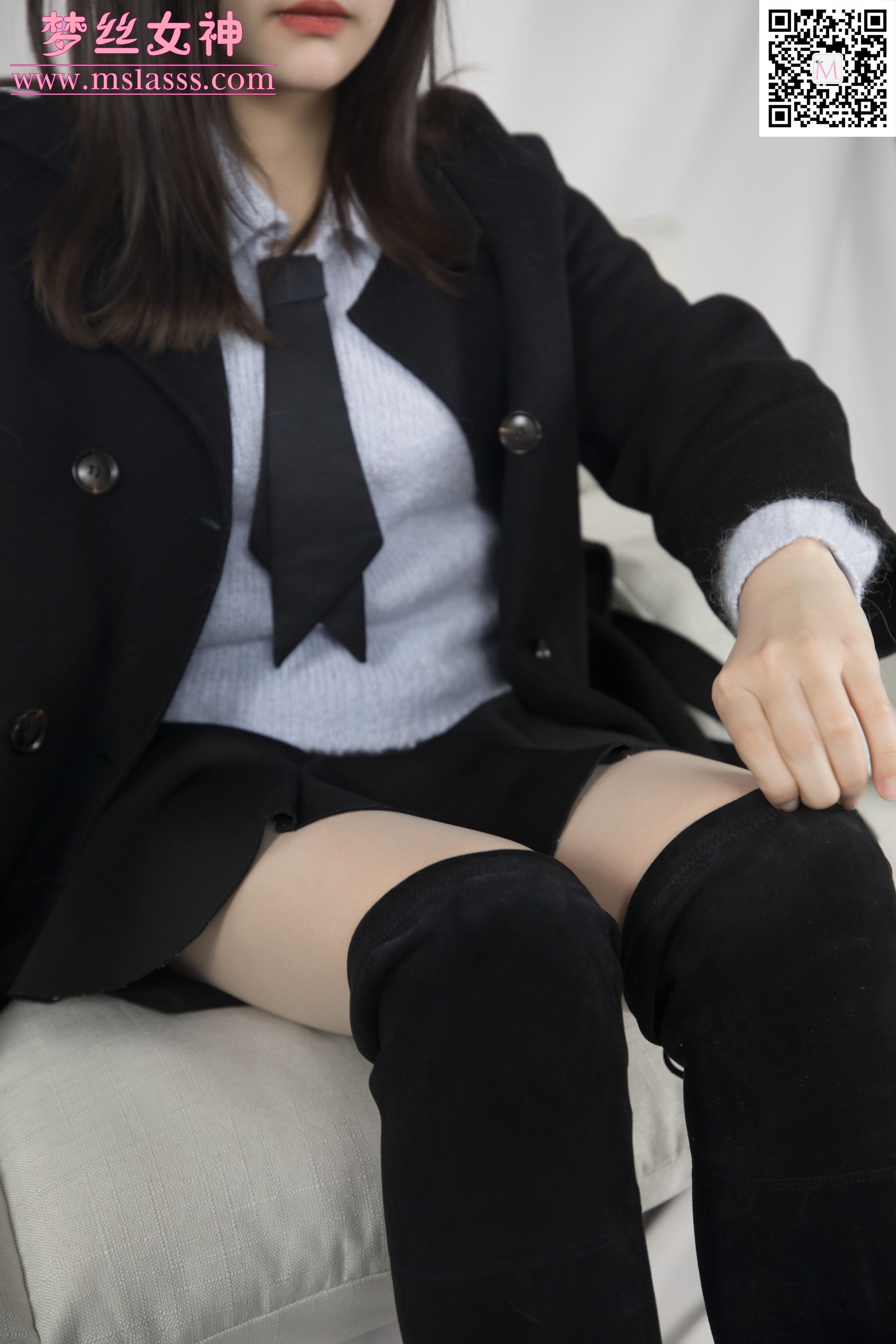 小盐 黑风衣下的美腿-图5