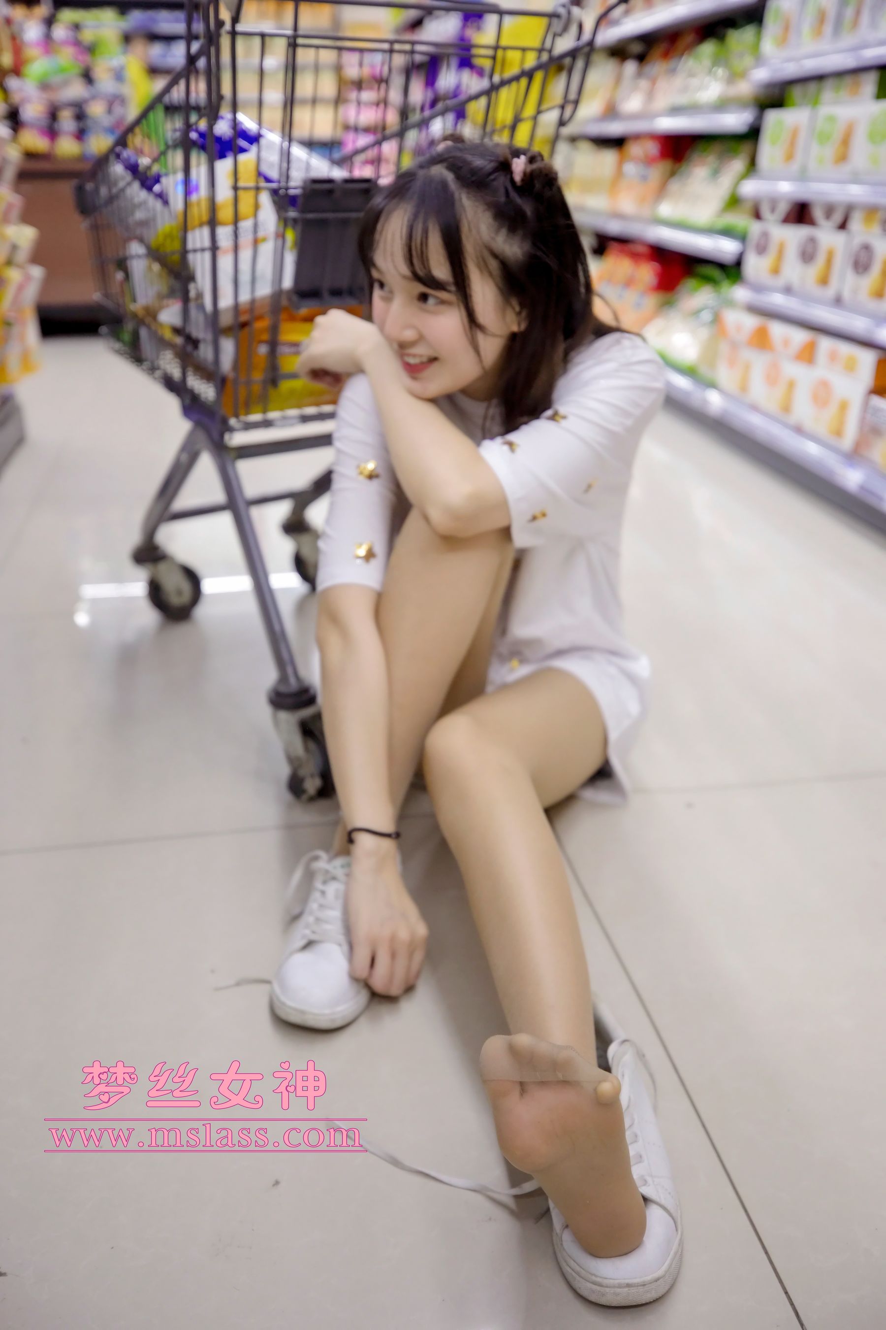 玥玥 超市的吃货少女-图31