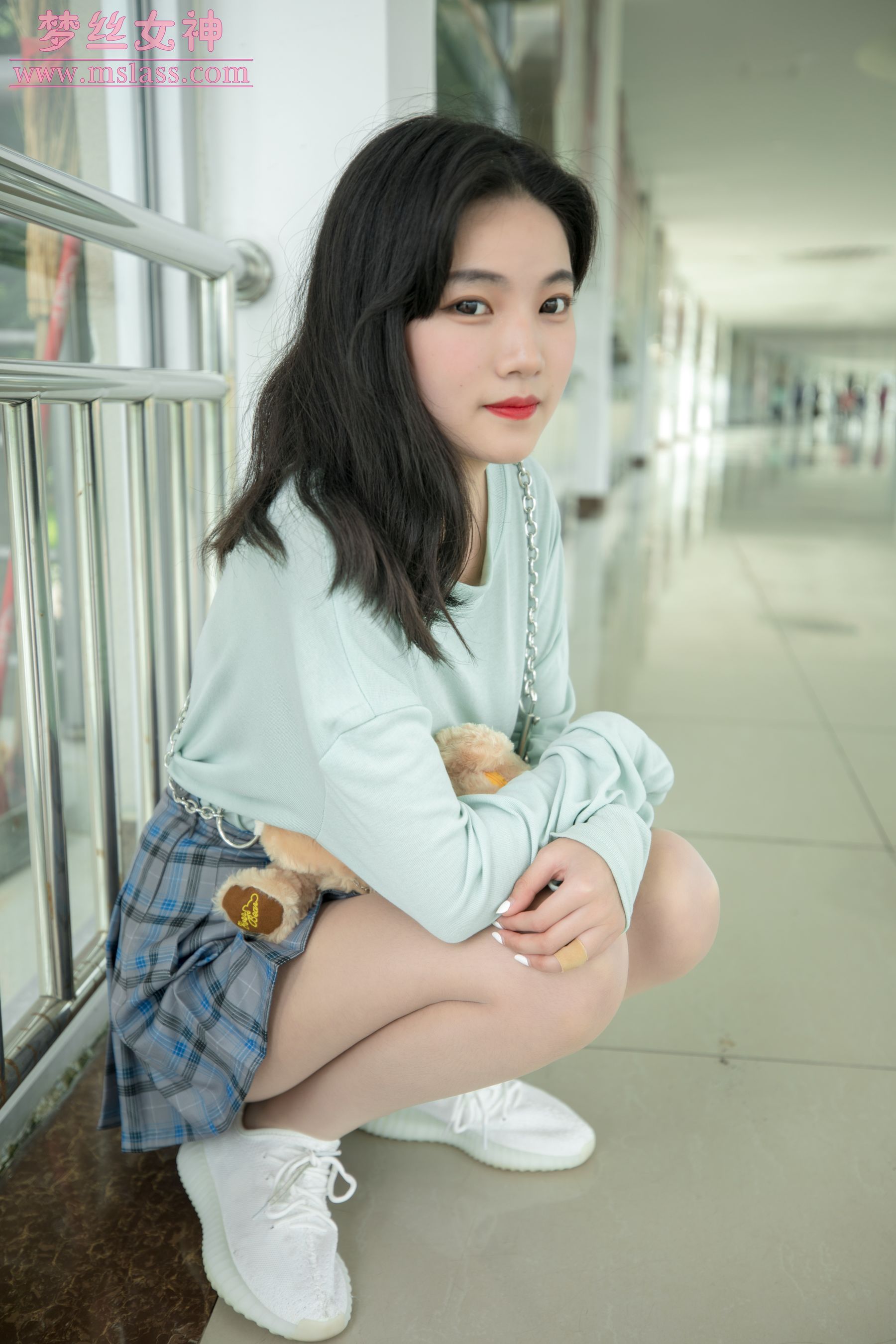 酥酥 恬静的小白鞋丝袜-图1