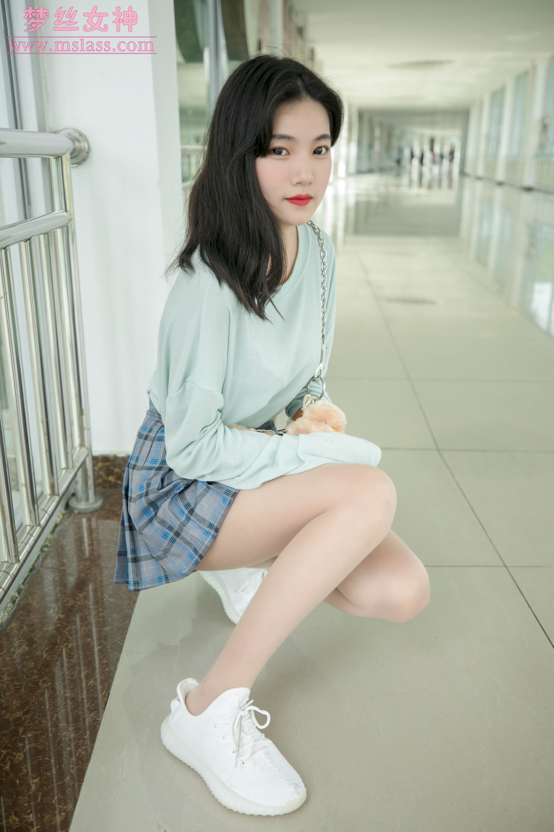 酥酥 恬静的小白鞋丝袜-图2