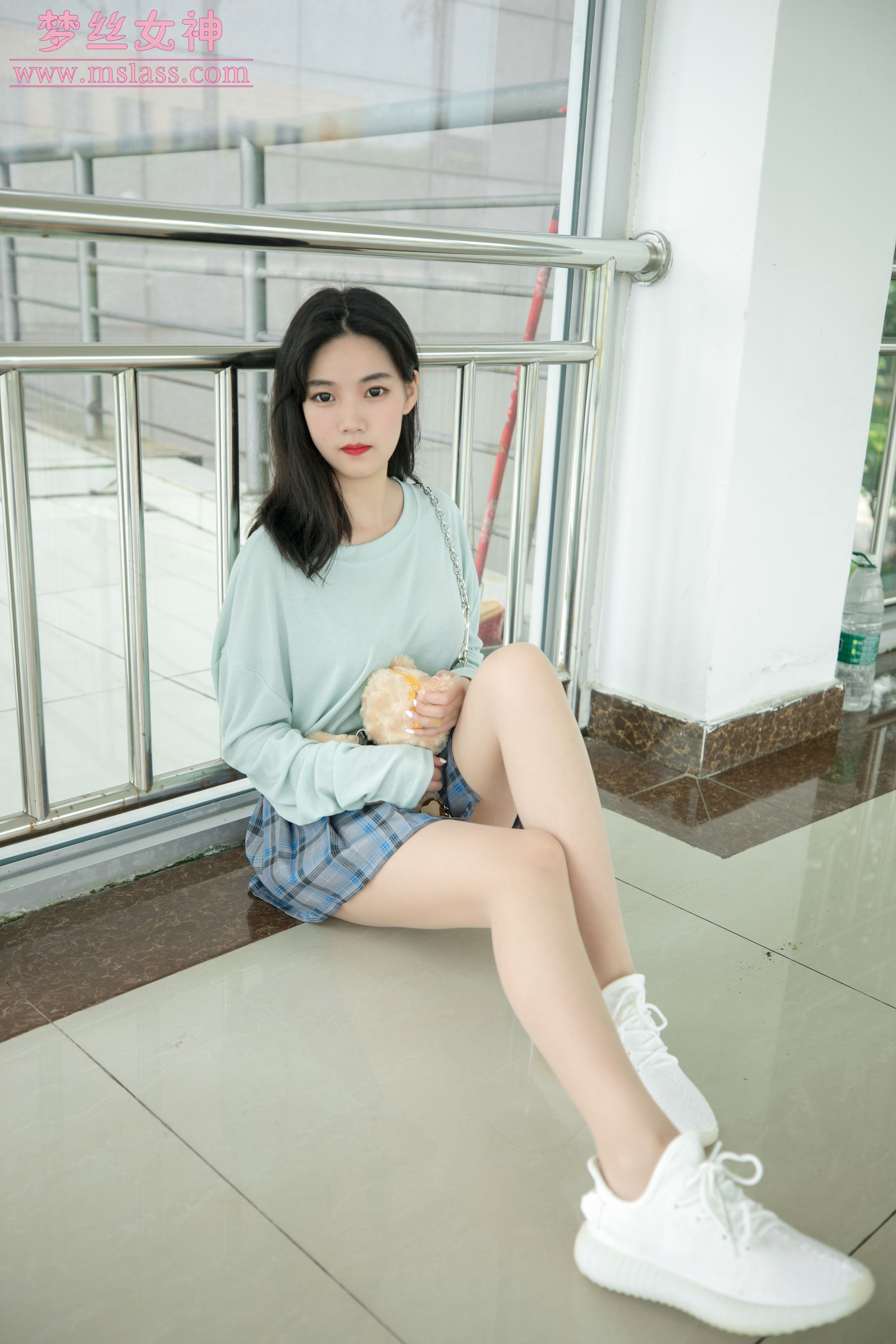 酥酥 恬静的小白鞋丝袜-图4