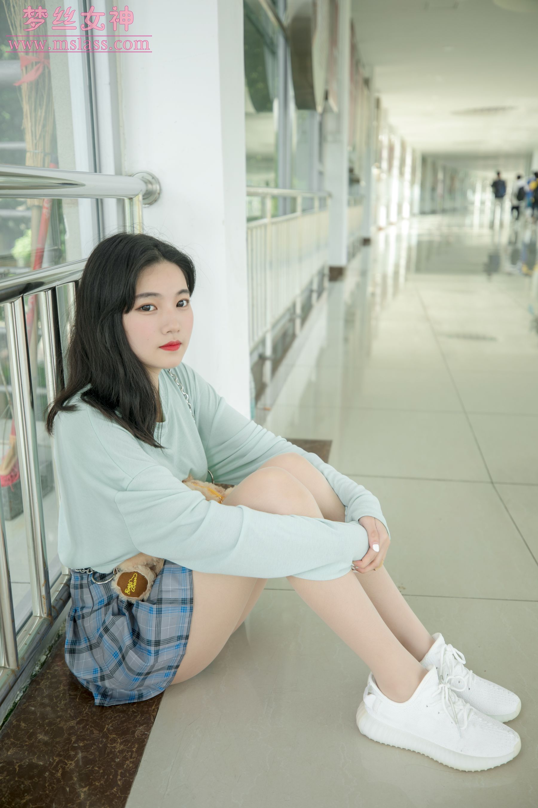 酥酥 恬静的小白鞋丝袜-图5