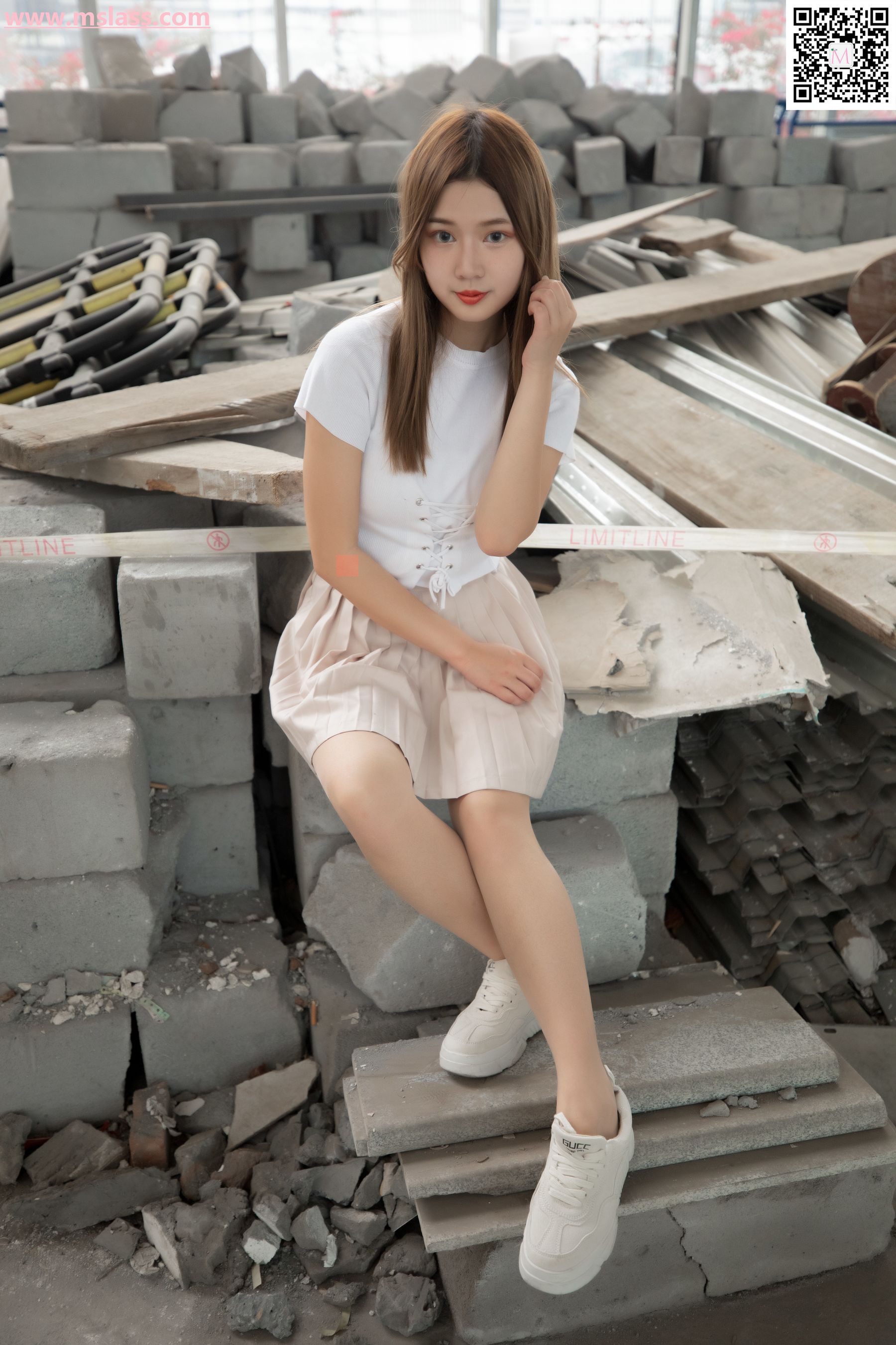 除夕 废墟的小白鞋-图9