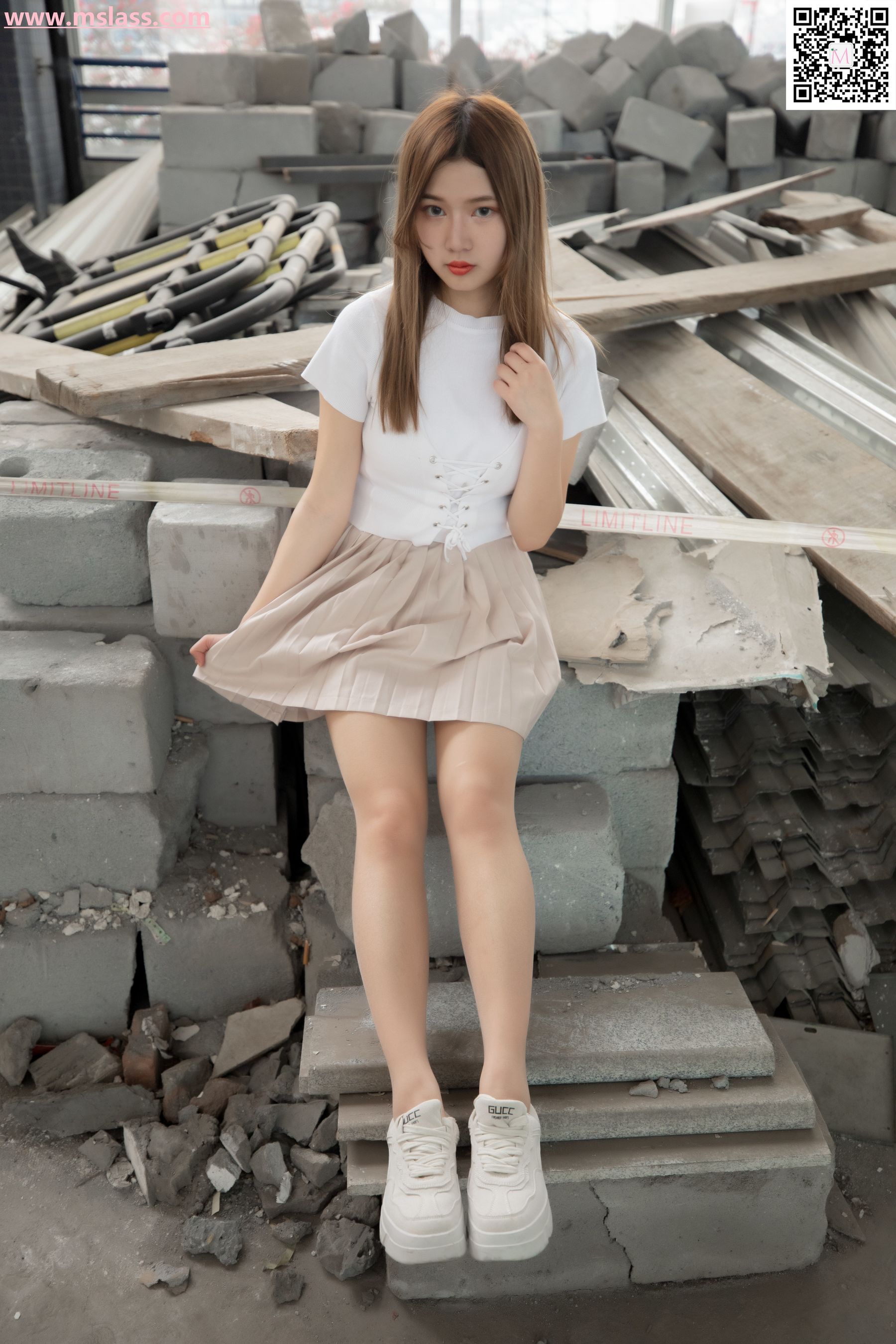 除夕 废墟的小白鞋-图12