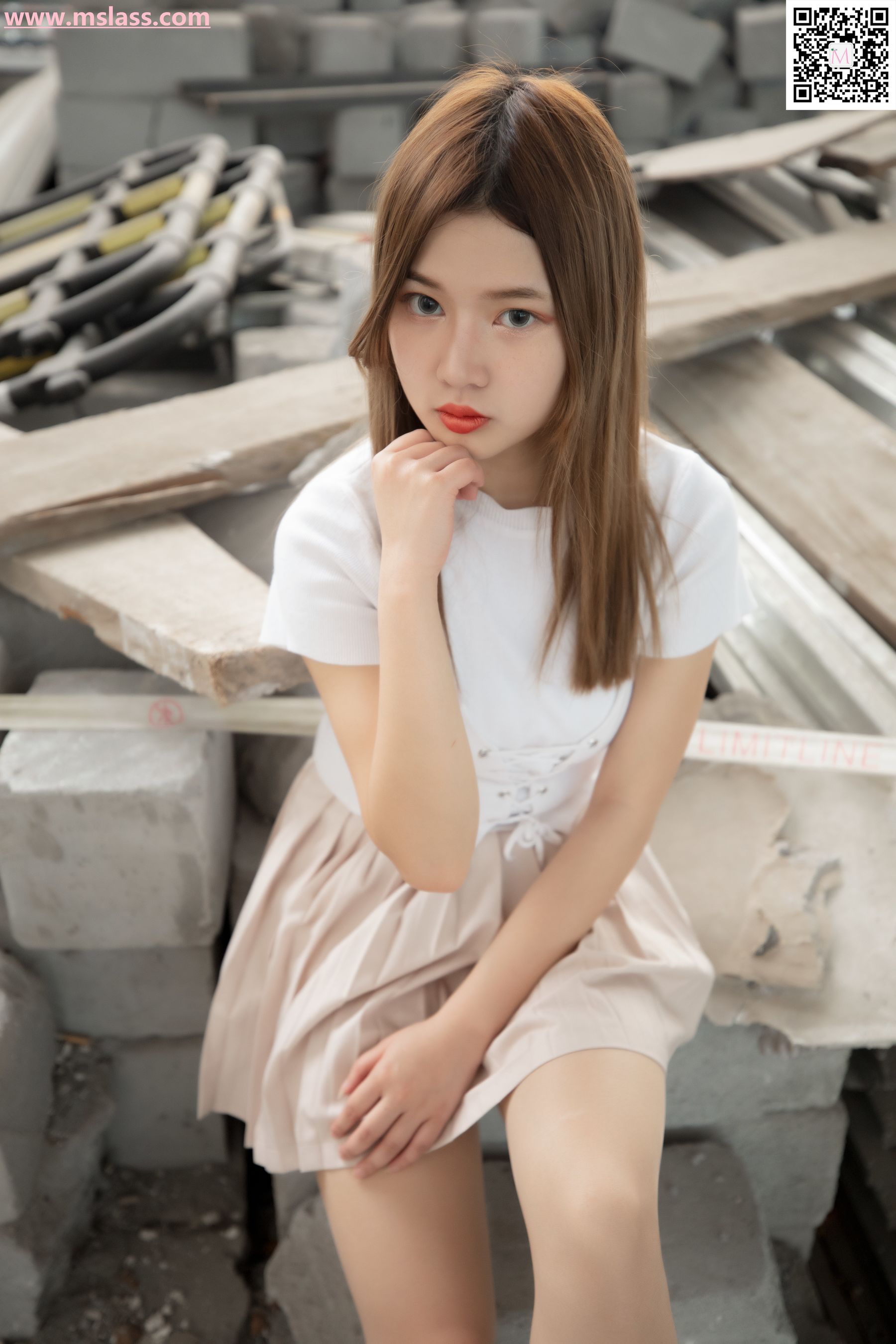 除夕 废墟的小白鞋-图16