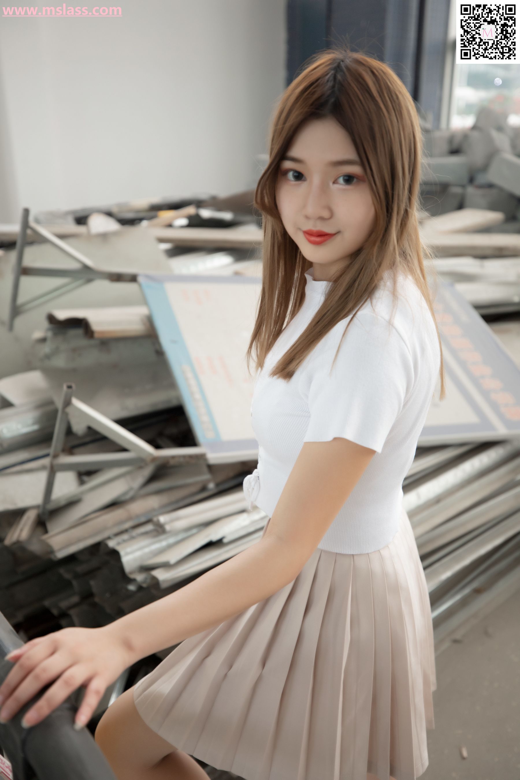 除夕 废墟的小白鞋-图1