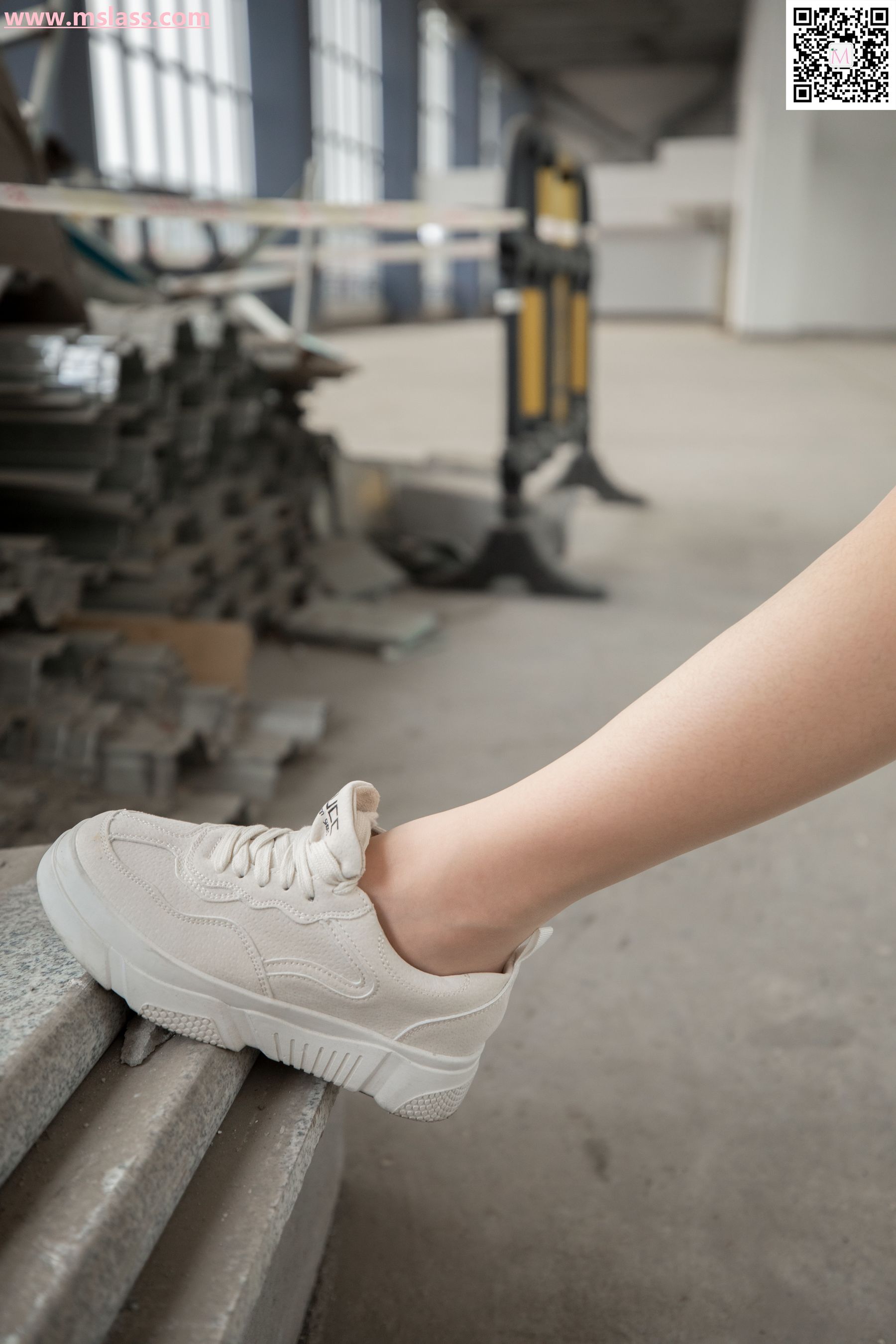 除夕 废墟的小白鞋-图26