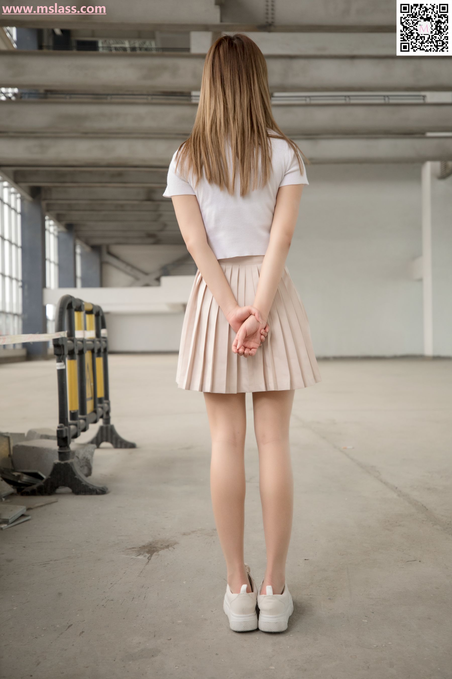 除夕 废墟的小白鞋-图27