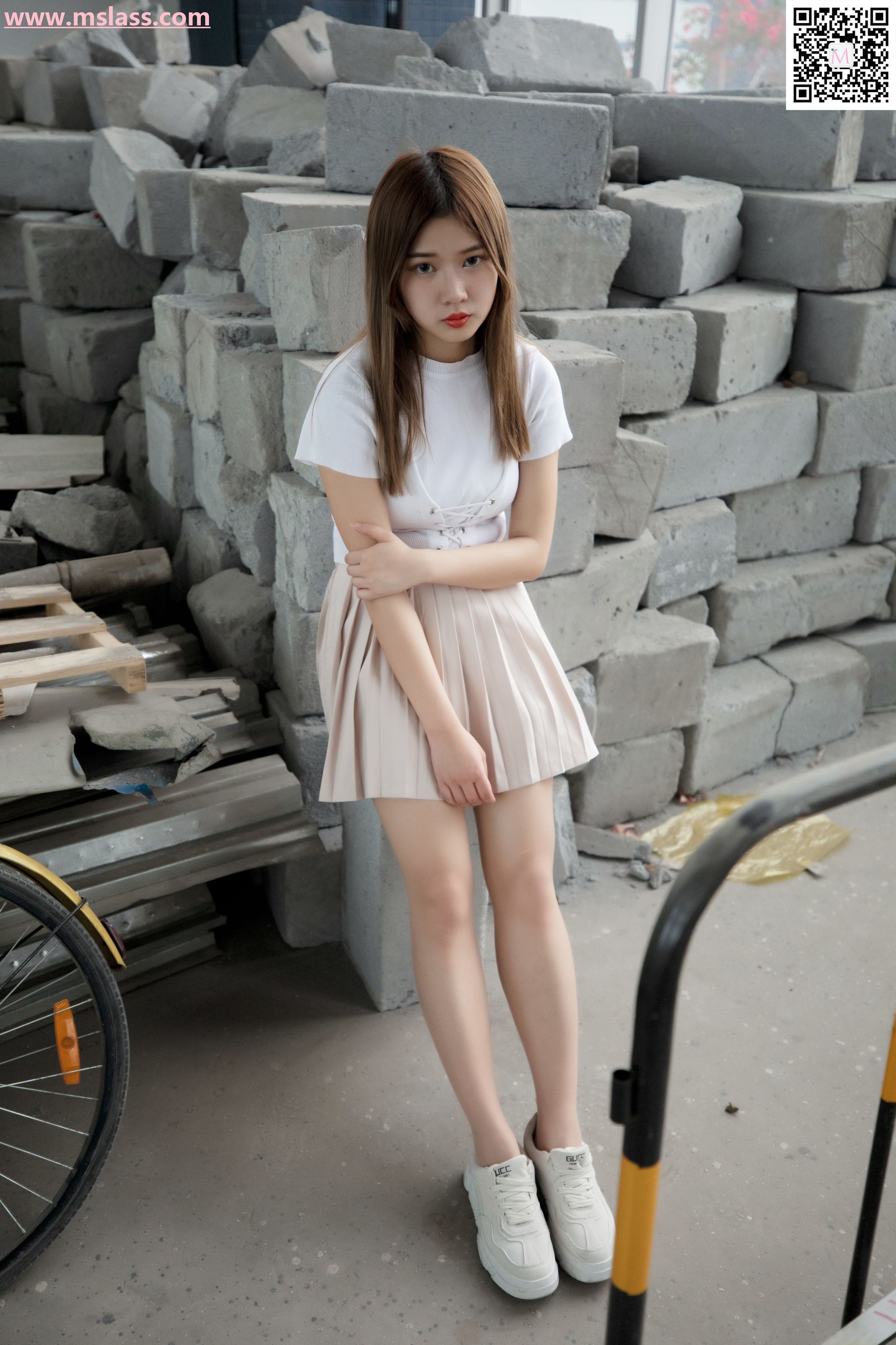 除夕 废墟的小白鞋-图32