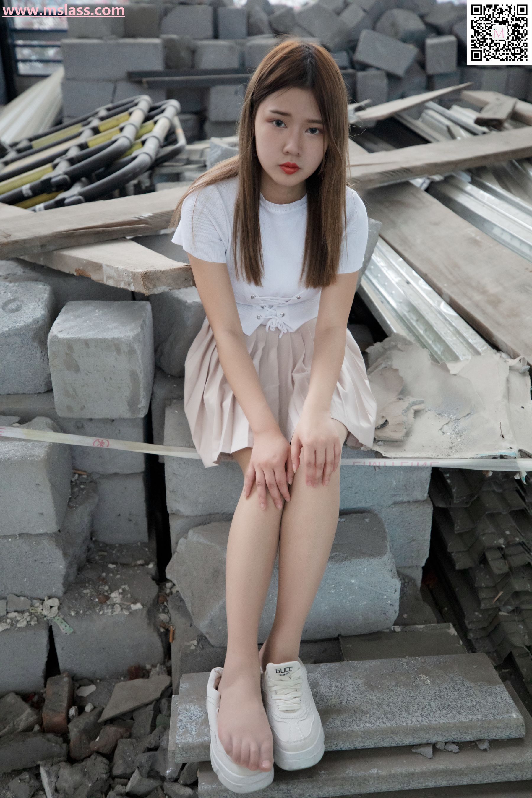 除夕 废墟的小白鞋-图34