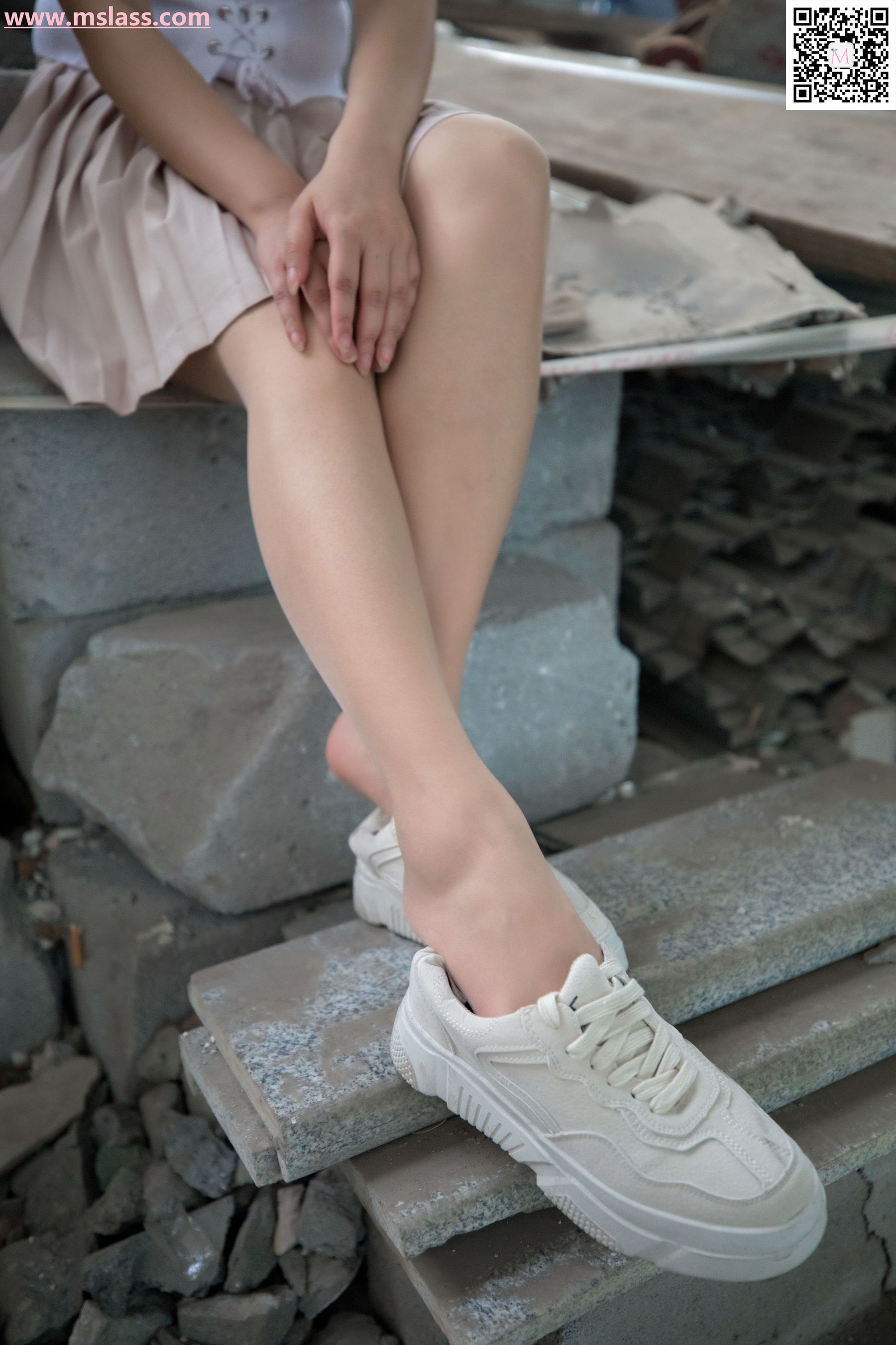 除夕 废墟的小白鞋-图36