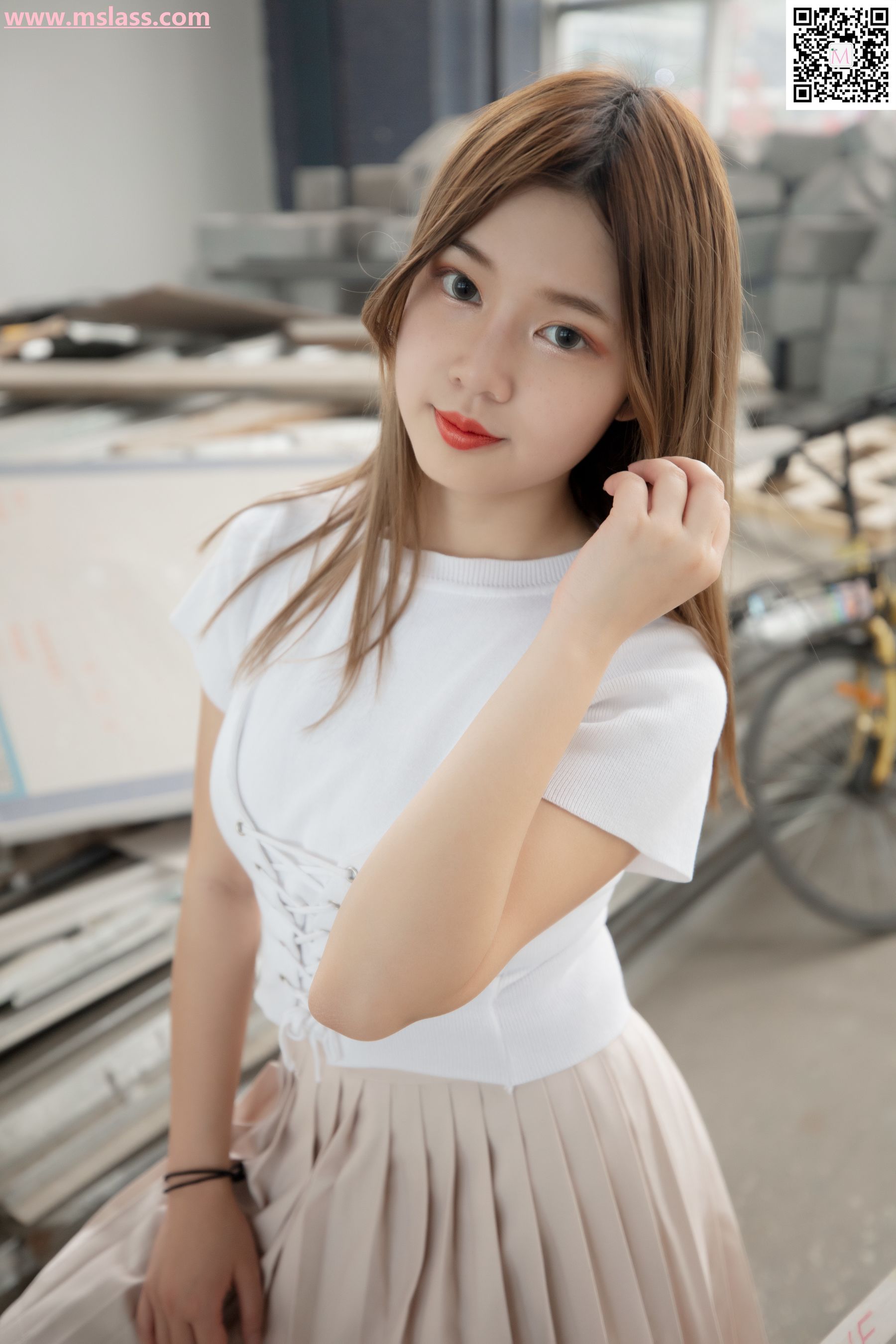 除夕 废墟的小白鞋-图3