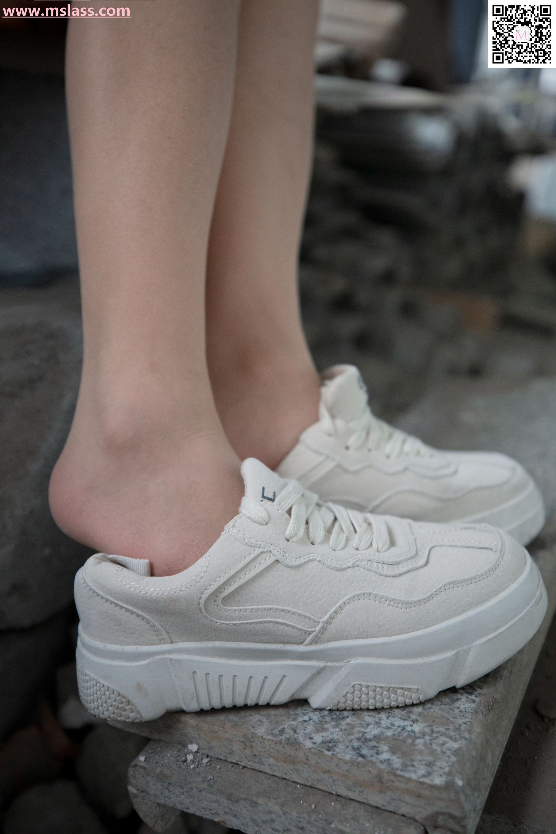 除夕 废墟的小白鞋-图41