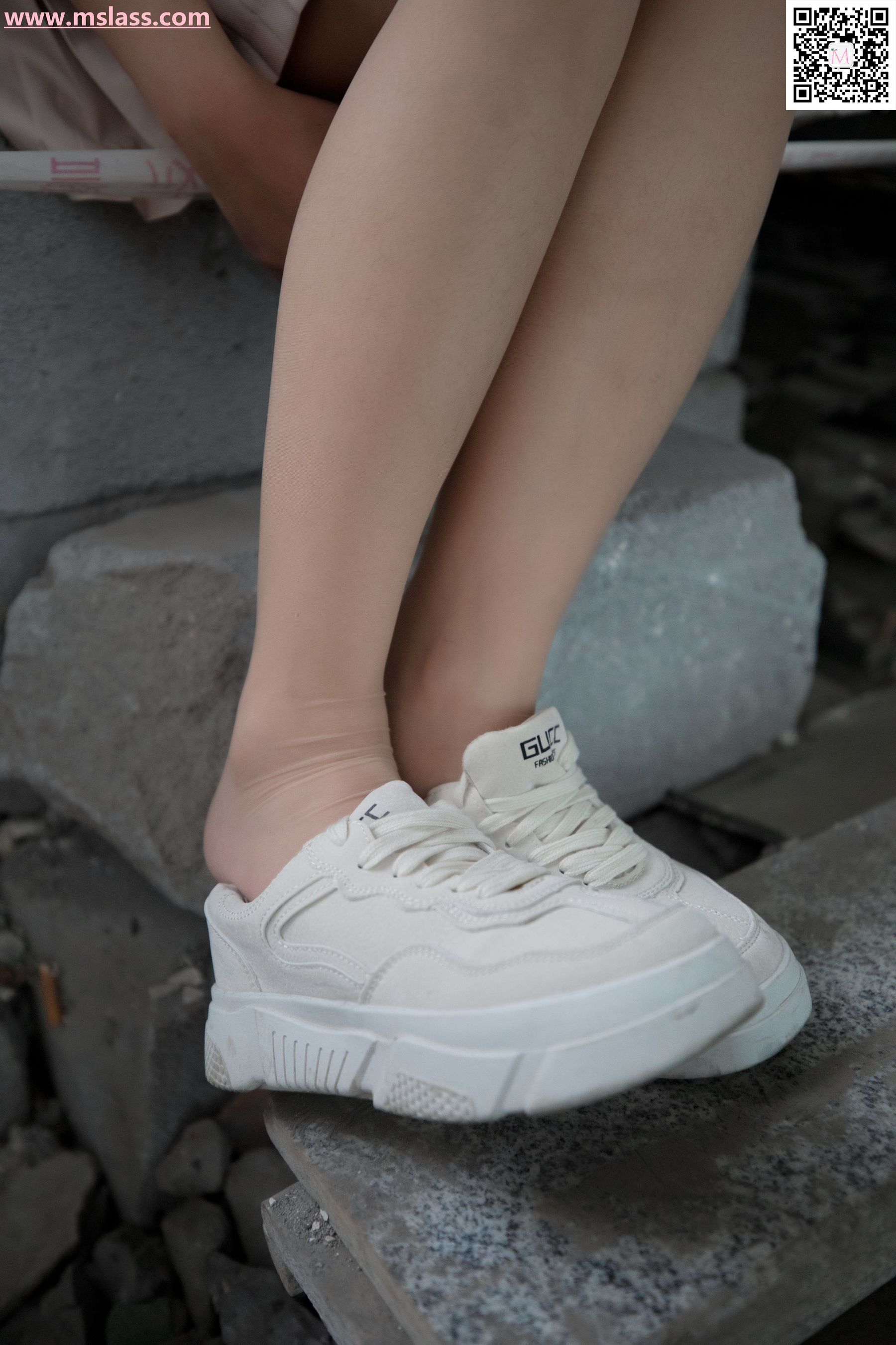 除夕 废墟的小白鞋-图42