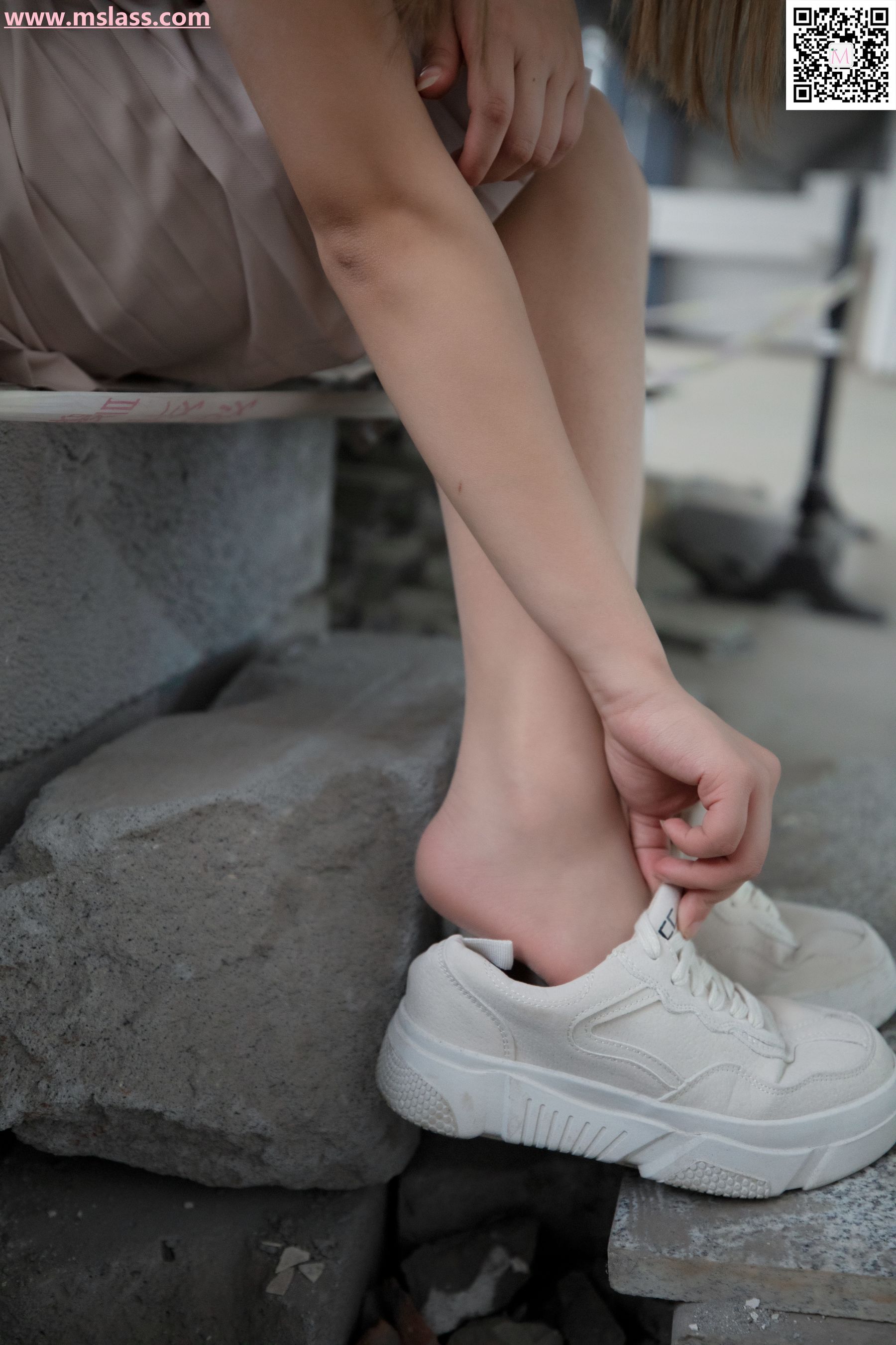 除夕 废墟的小白鞋-图45