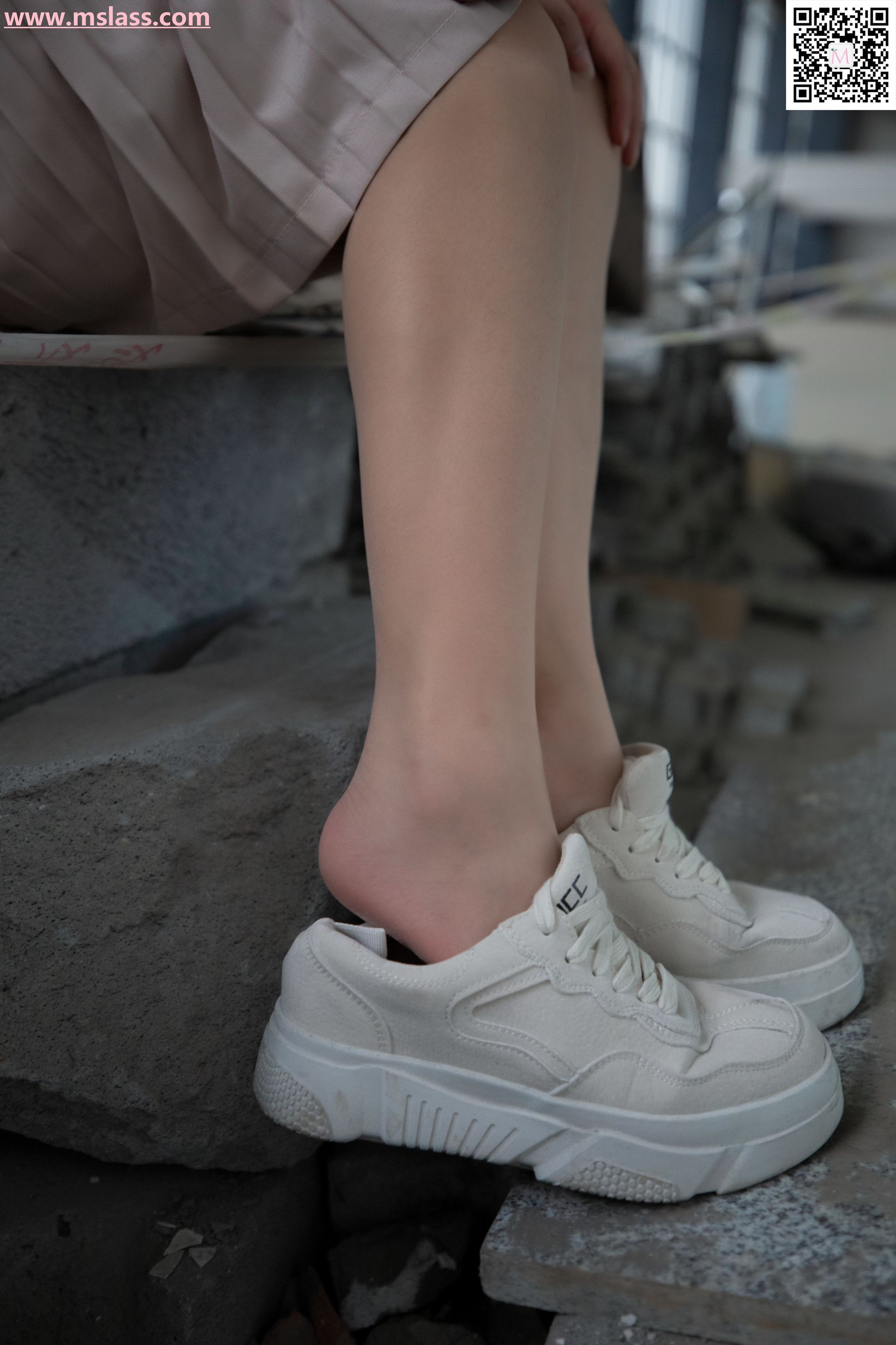 除夕 废墟的小白鞋-图47