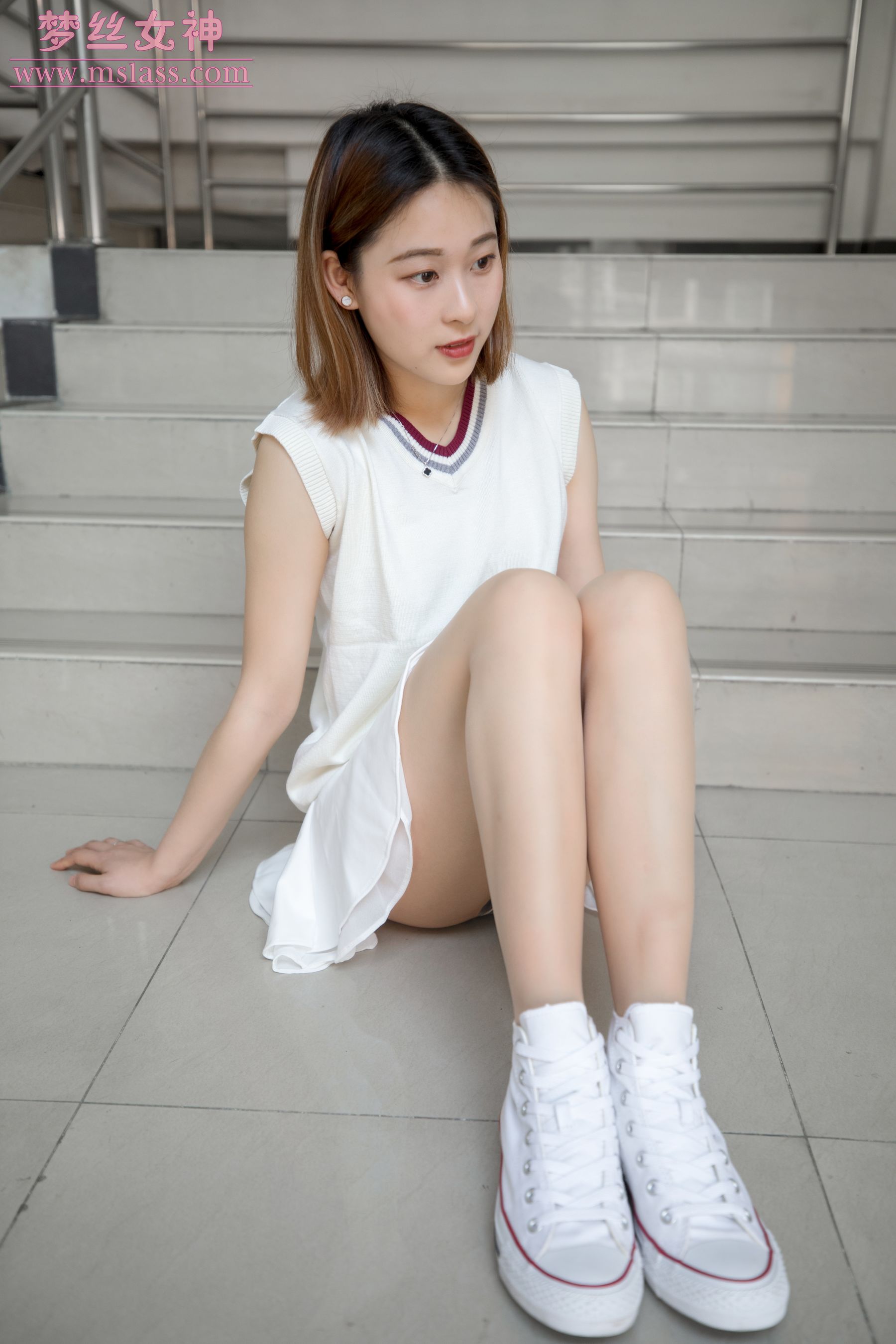 雯雯 学楼丝袜美腿-图10