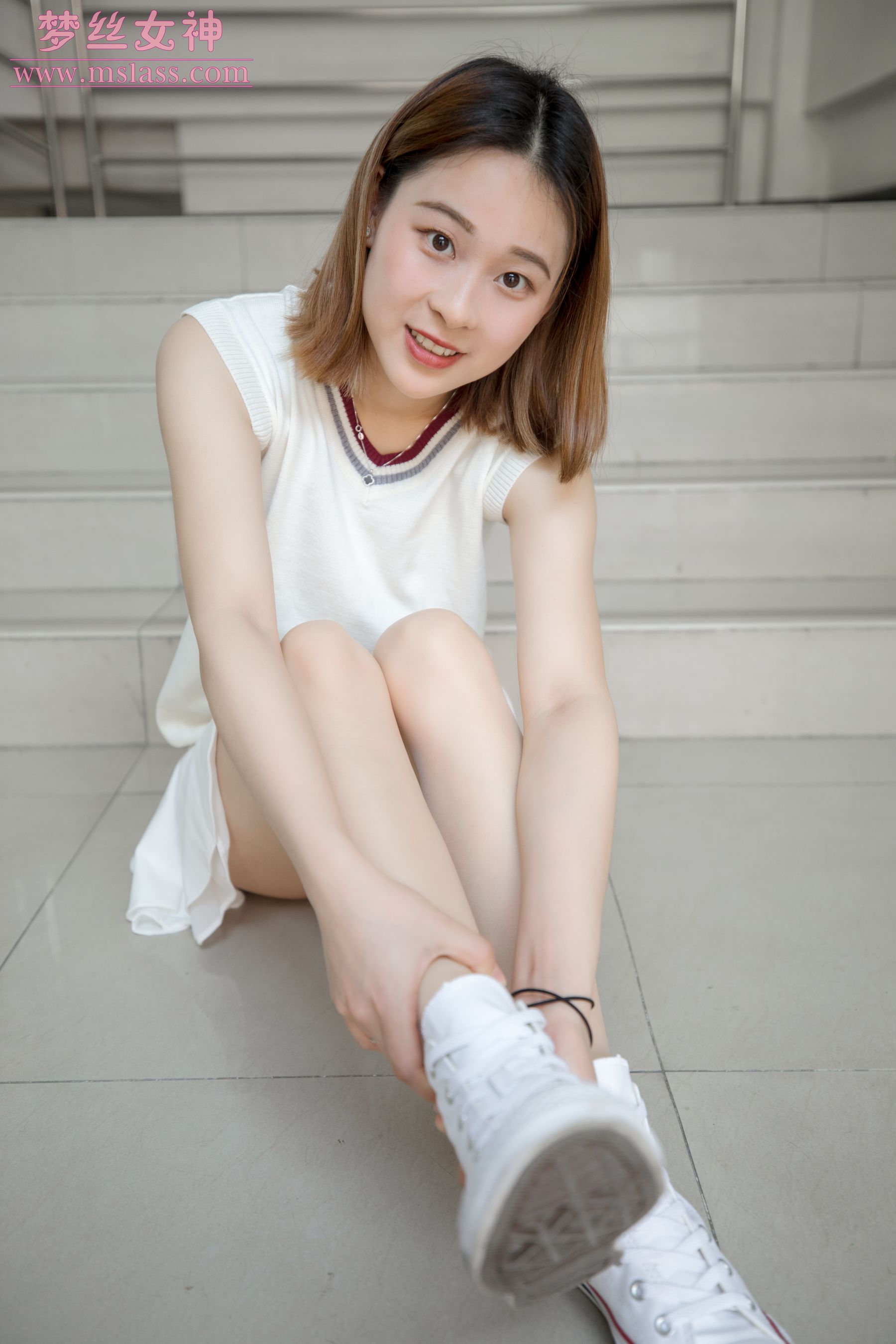 雯雯 学楼丝袜美腿-图11