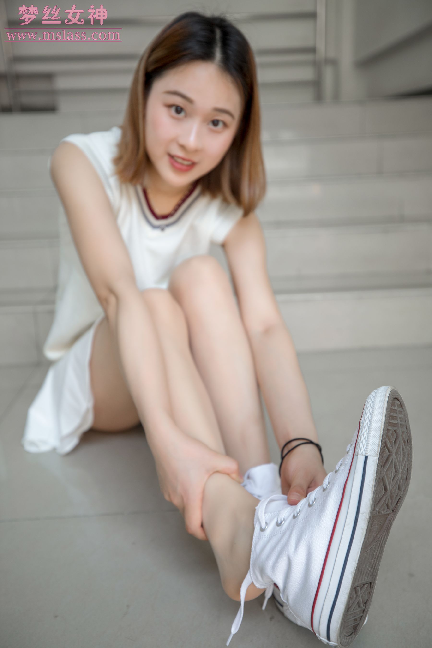 雯雯 学楼丝袜美腿-图13