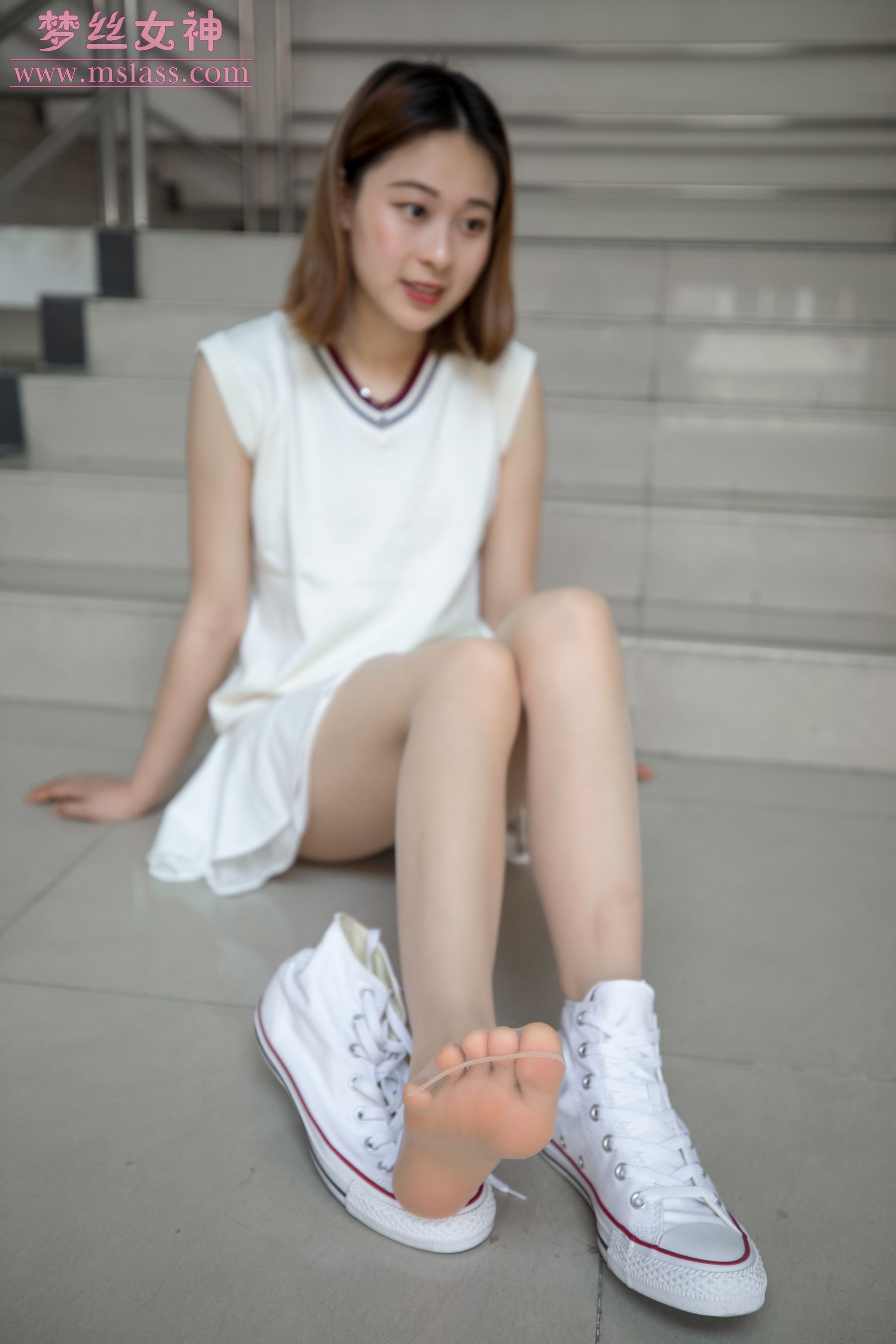 雯雯 学楼丝袜美腿-图17