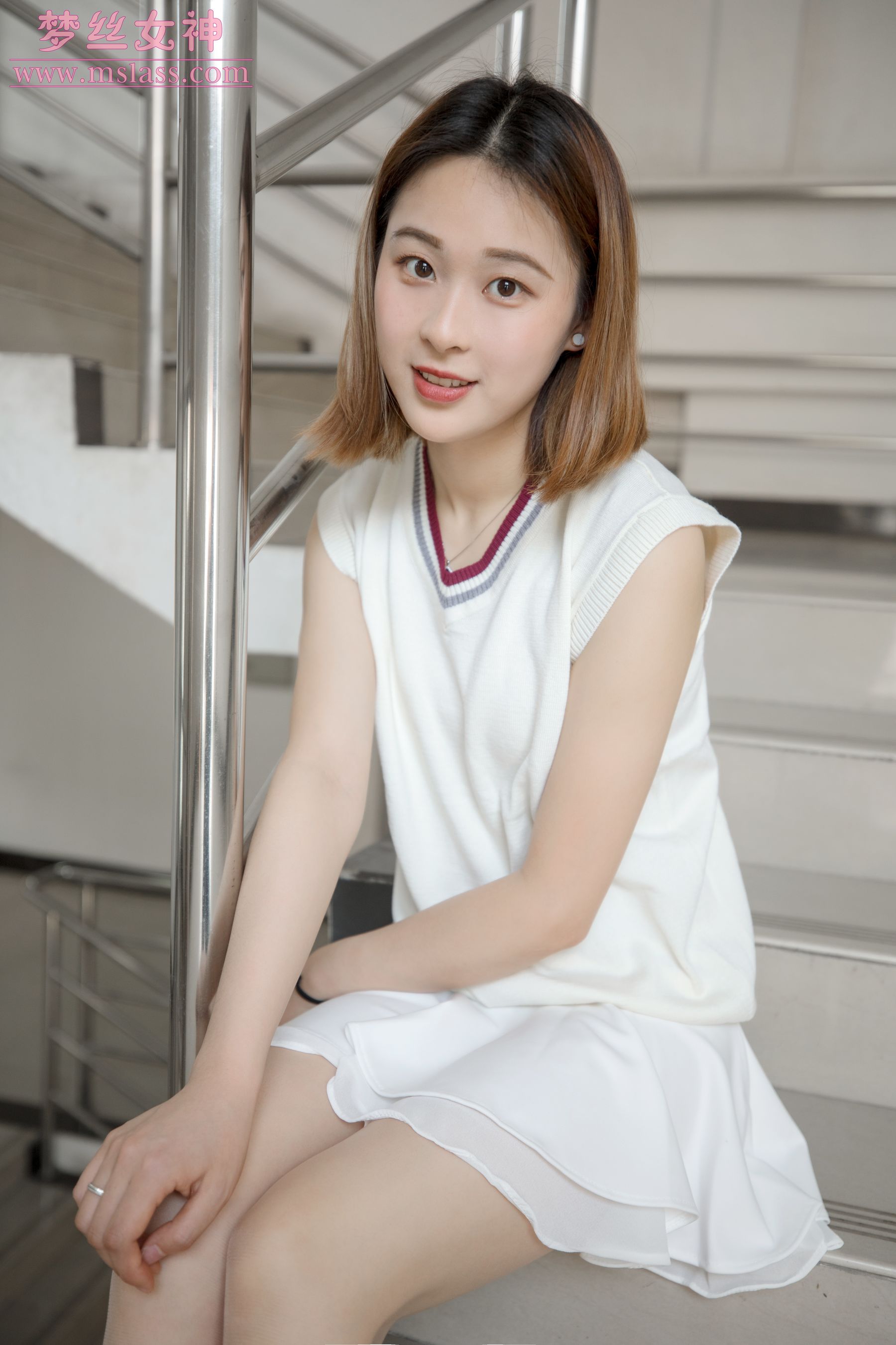 雯雯 学楼丝袜美腿-图5