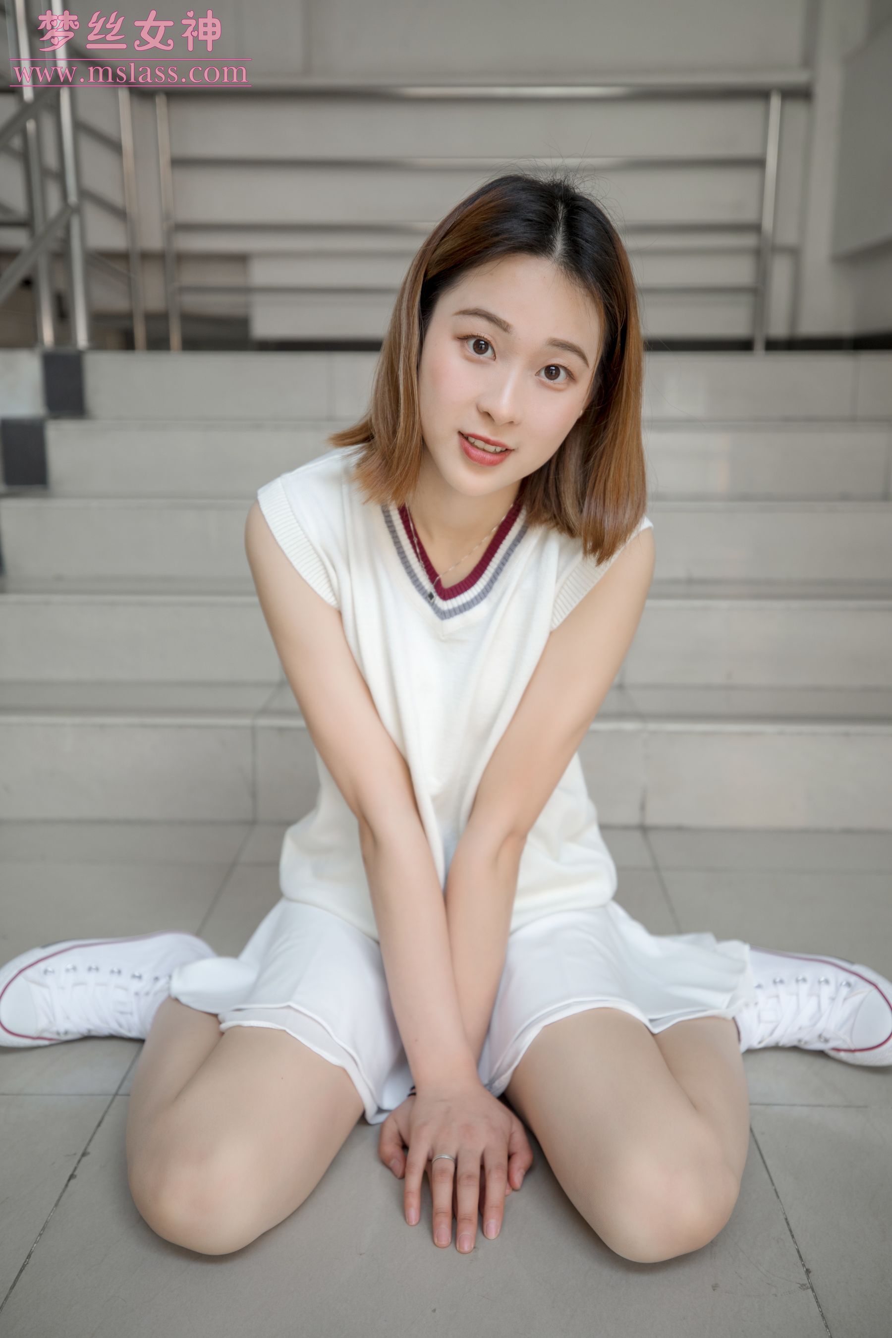 雯雯 学楼丝袜美腿-图7