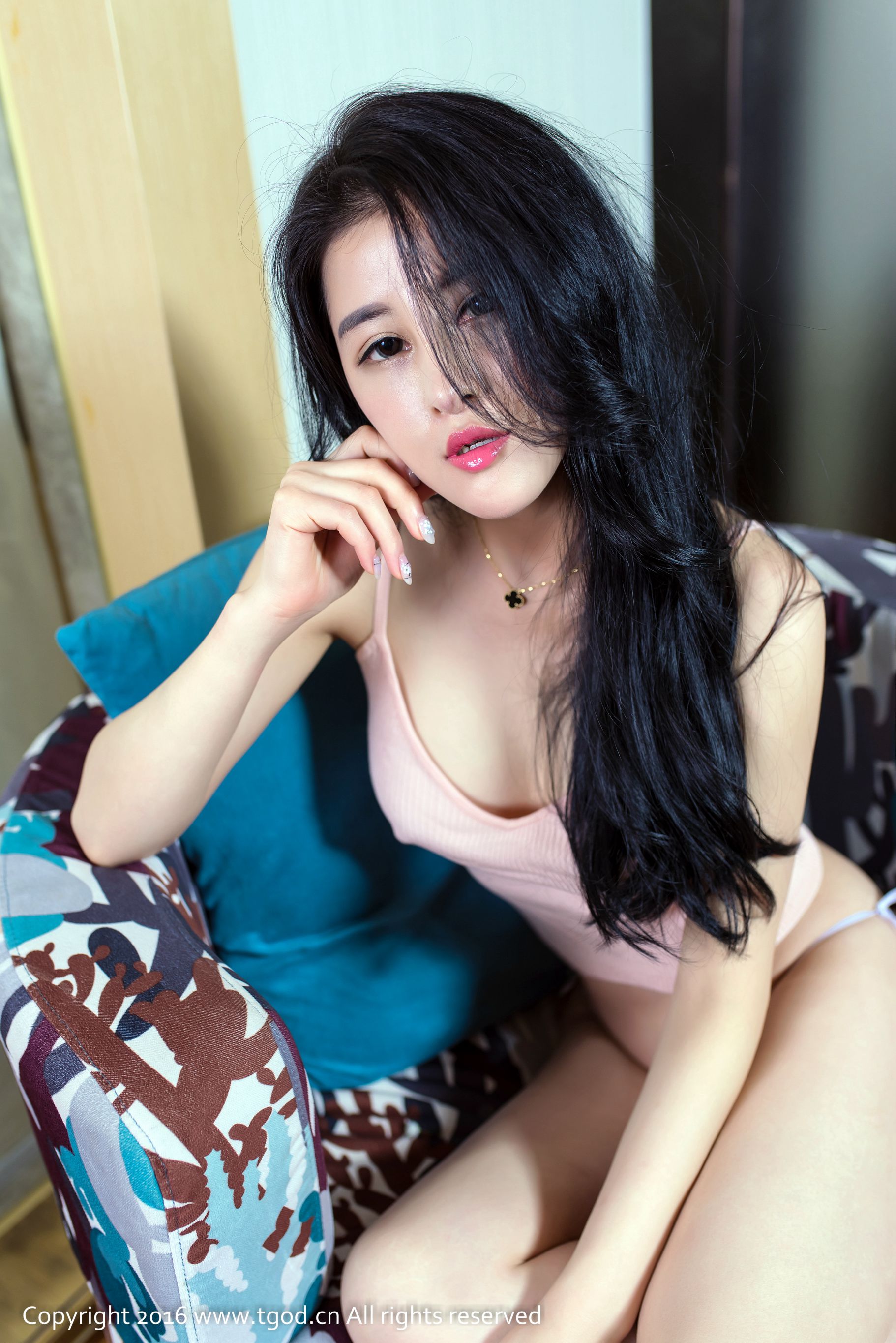 叶佳颐《性感女神真空秀》-图3
