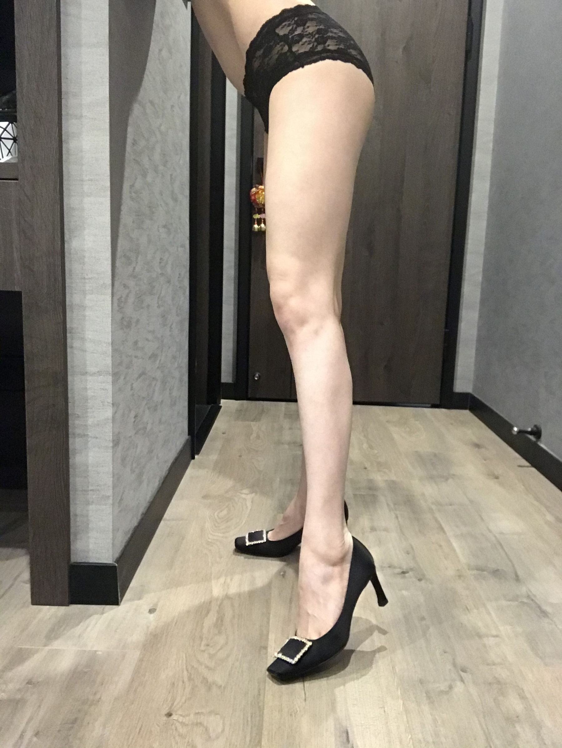 丝足博主麋鹿_Monroe 2020.04.25 裸足长腿-图0