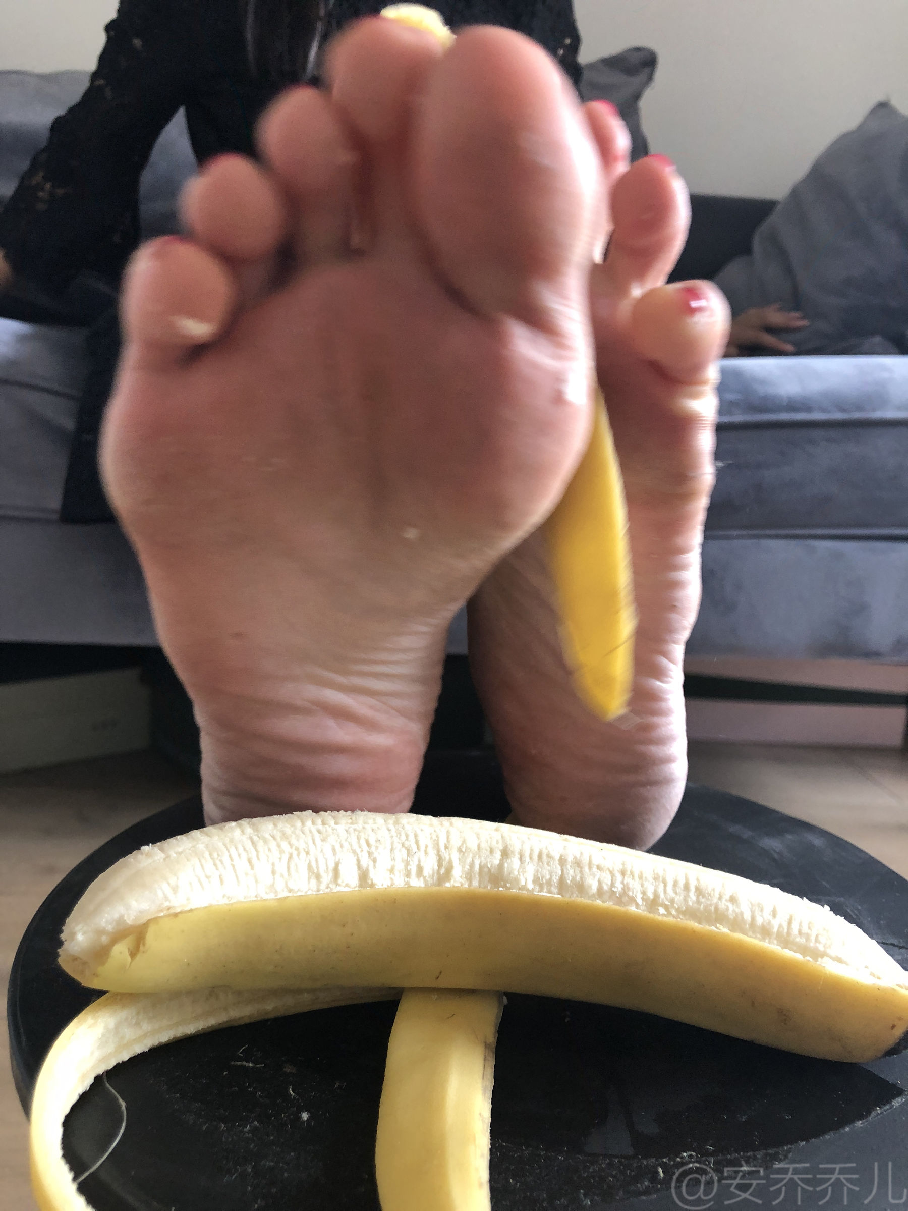 安乔乔儿(Nia乔乔) No.009 踩香蕉-图55