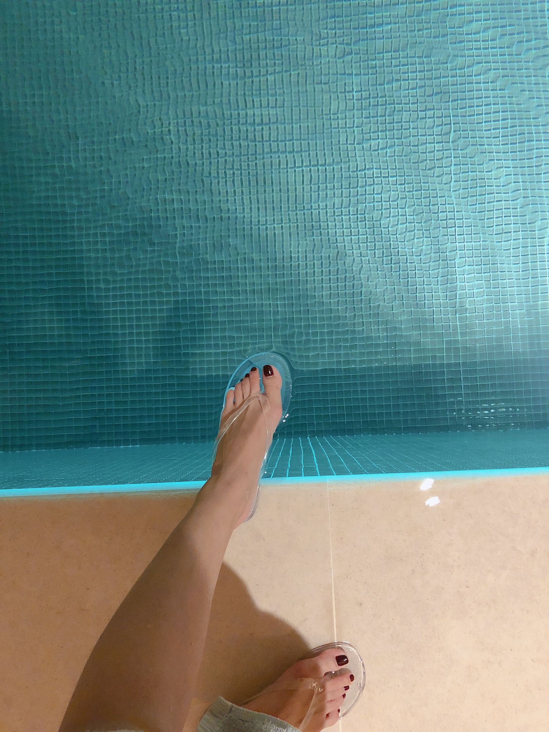 安乔乔儿(Nia乔乔) No.012 泳池裸足-图14