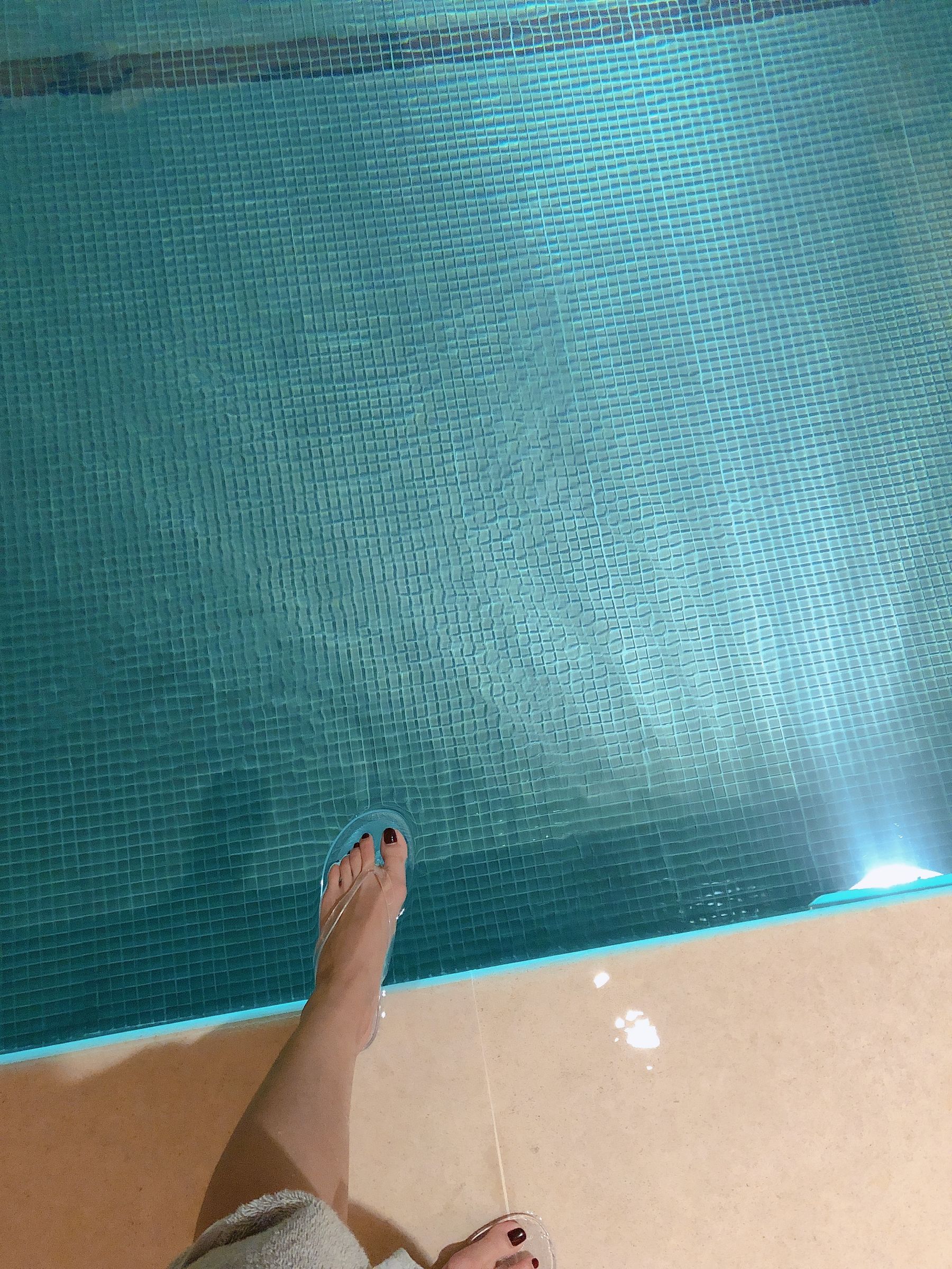 安乔乔儿(Nia乔乔) No.012 泳池裸足-图15