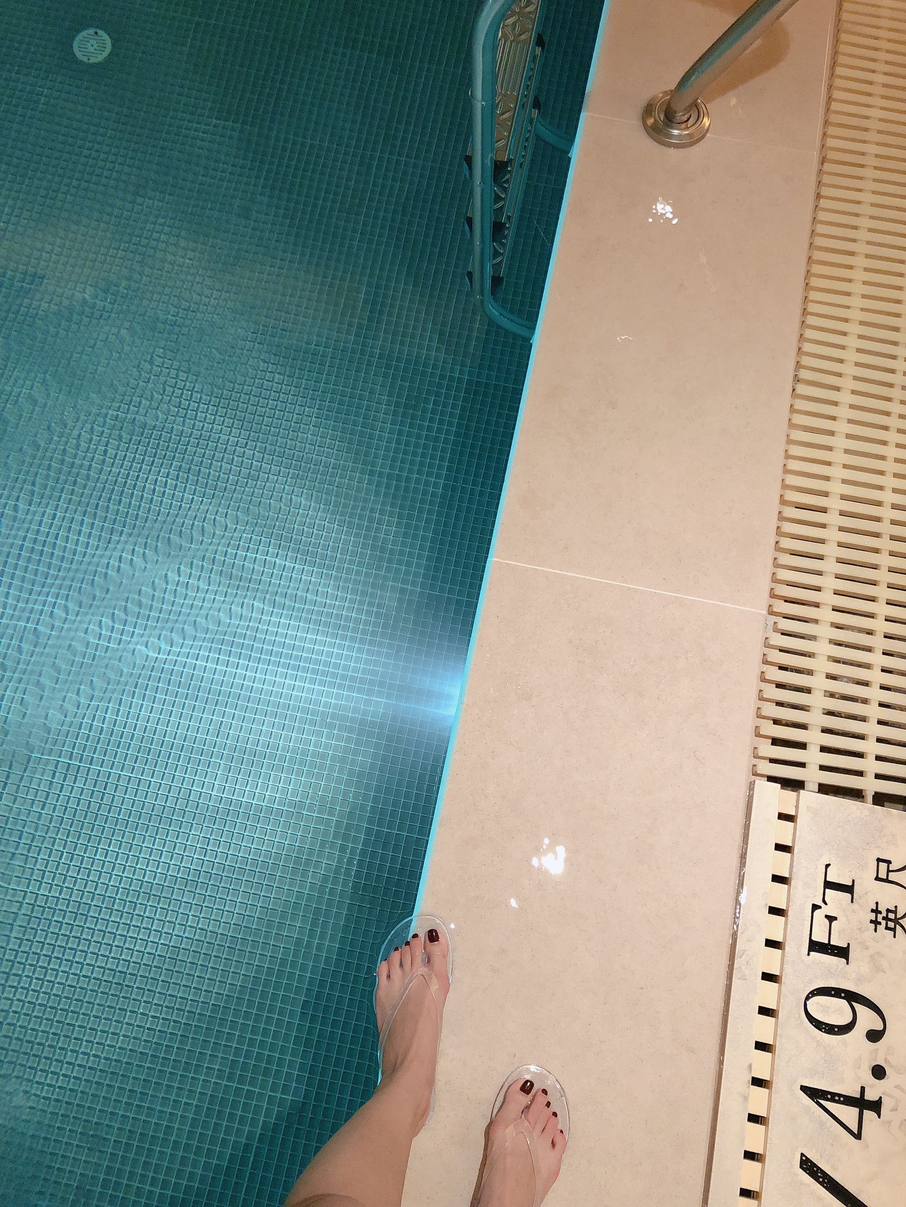 安乔乔儿(Nia乔乔) No.012 泳池裸足-图21