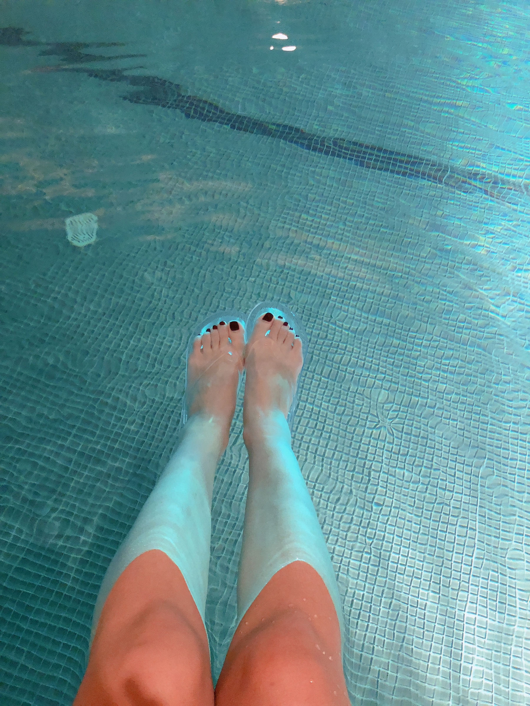 安乔乔儿(Nia乔乔) No.012 泳池裸足-图32