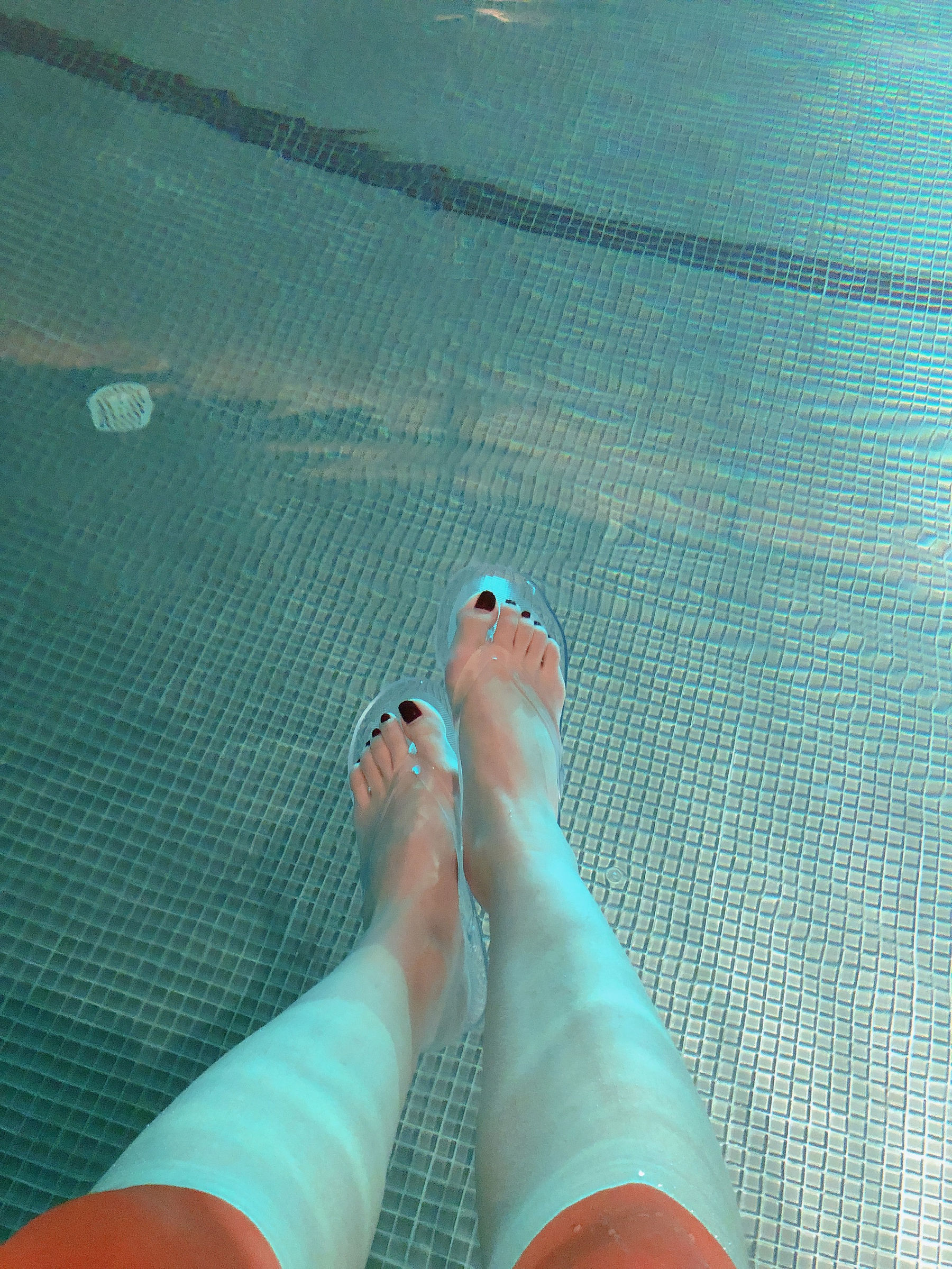 安乔乔儿(Nia乔乔) No.012 泳池裸足-图34