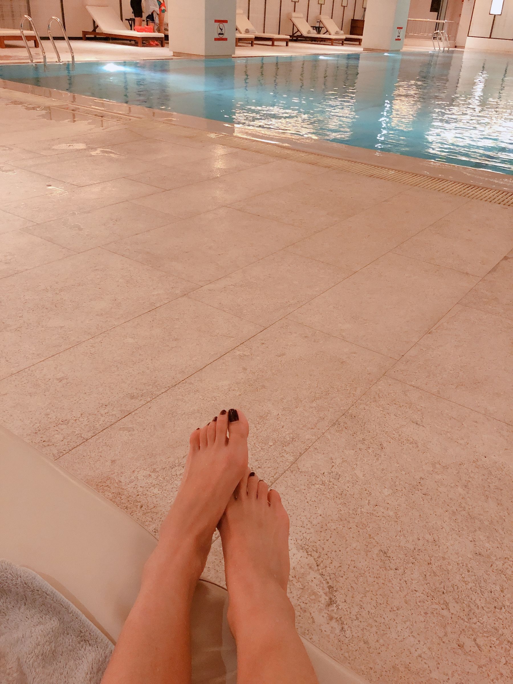 安乔乔儿(Nia乔乔) No.012 泳池裸足-图5