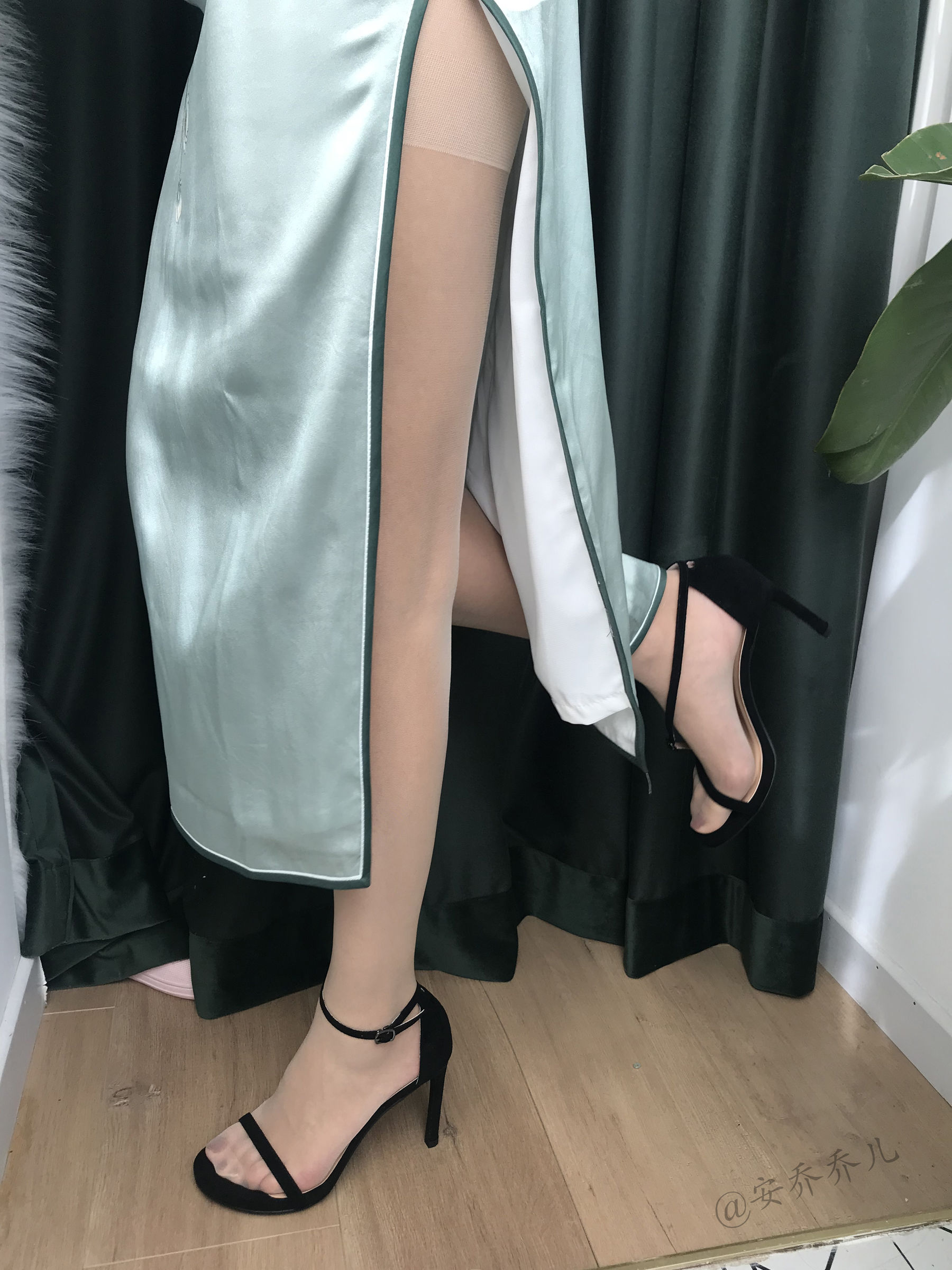 安乔乔儿(Nia乔乔) No.017 安乔乔儿 黑丝旗袍-图0