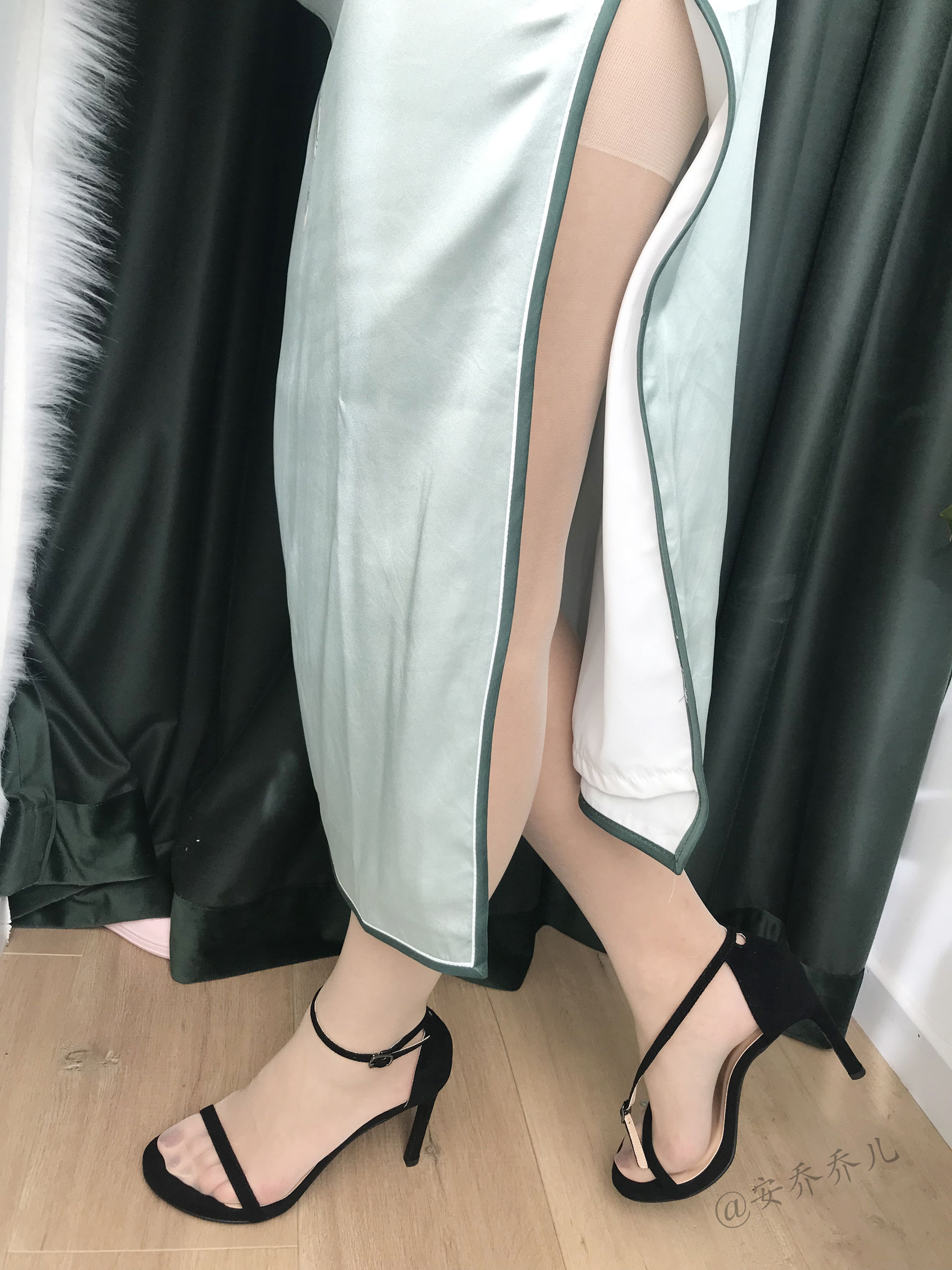 安乔乔儿(Nia乔乔) No.017 安乔乔儿 黑丝旗袍-图1