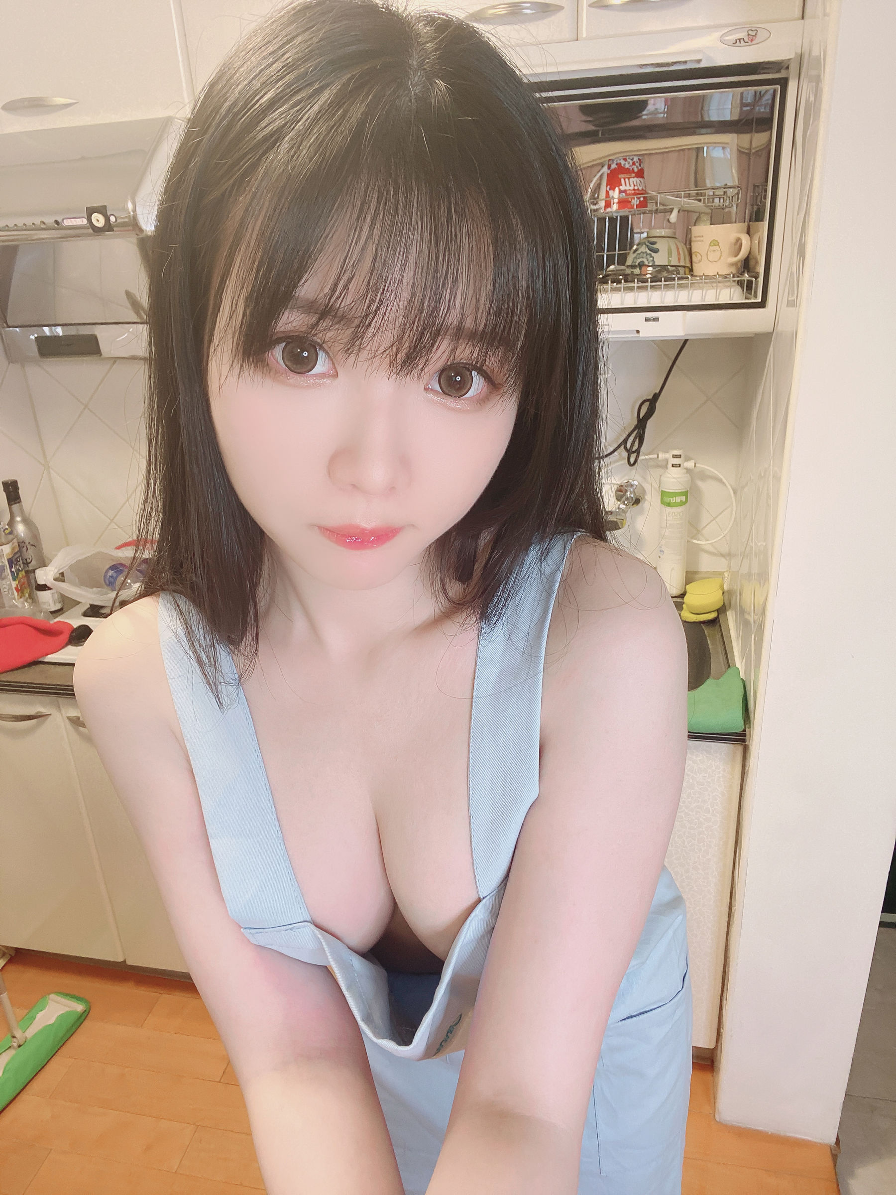 微博妹纸霜月shimo - 裸エプロン__━(___)━!-图2