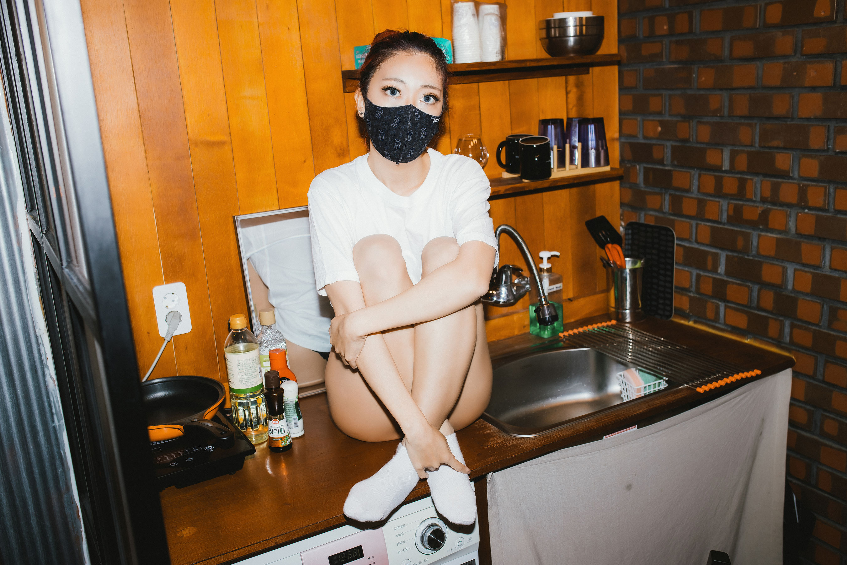 - Mona My sister next door Vol.1-图8