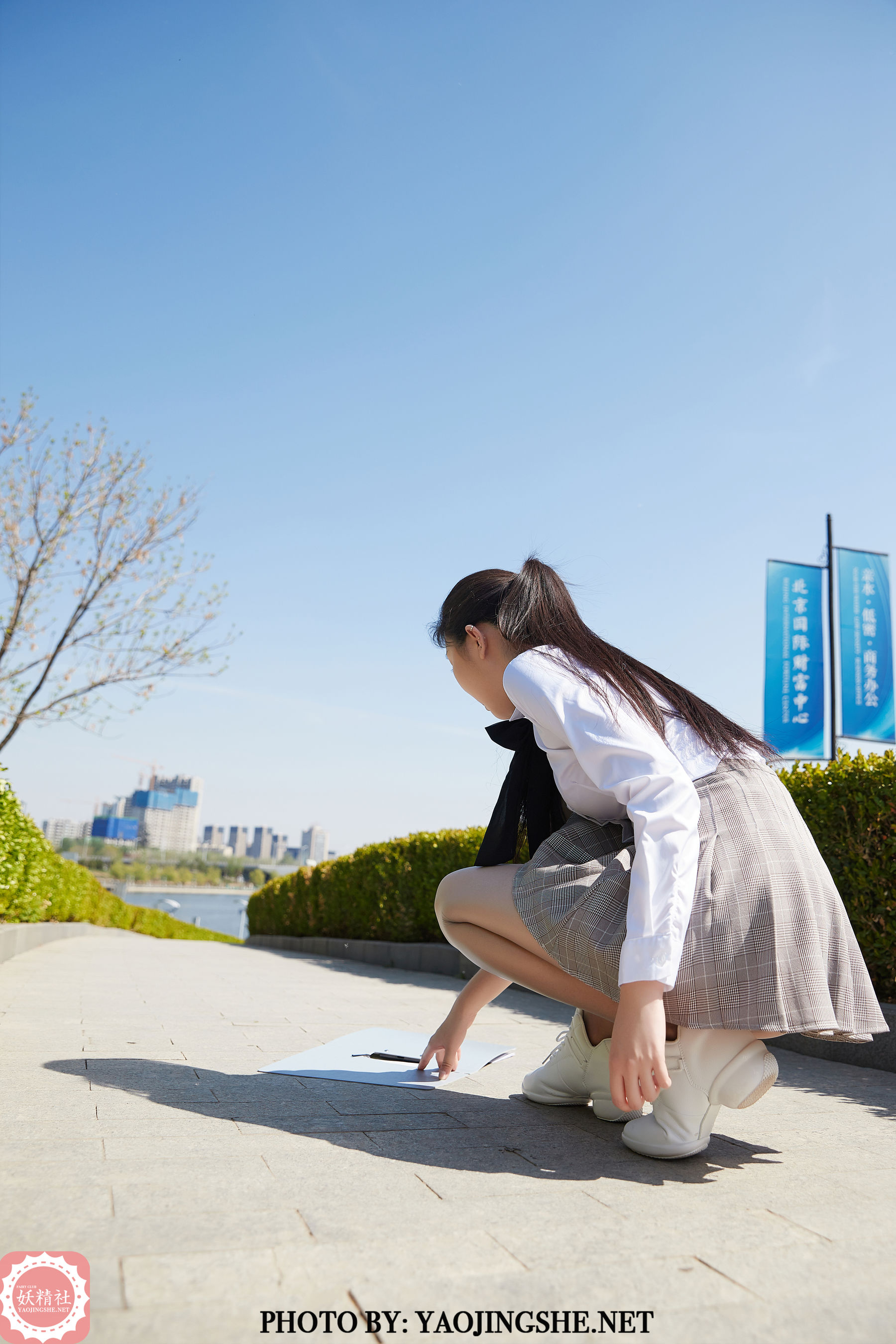 T2010 苏伟 河边学生装-图2