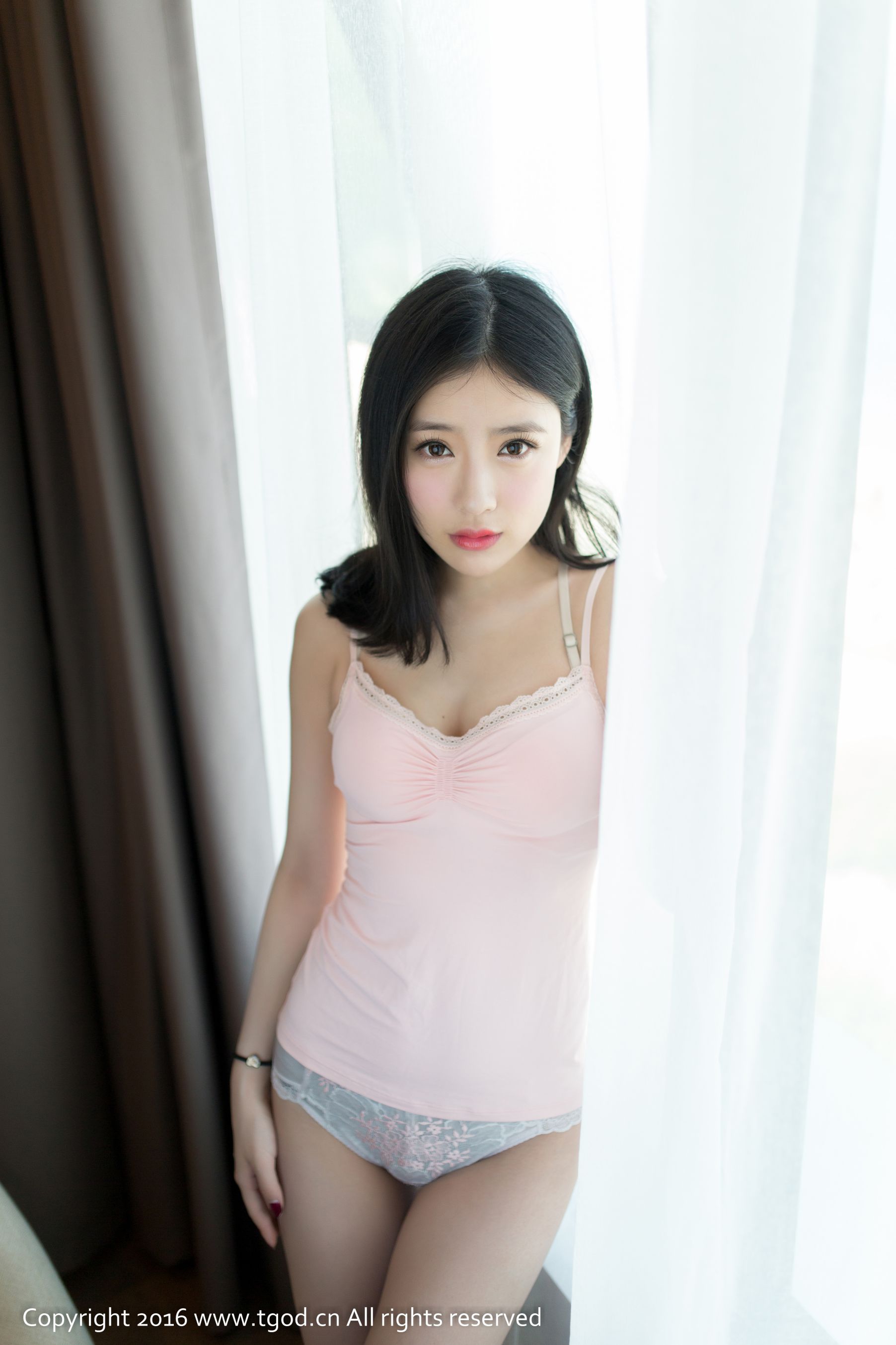 施忆佳KITTY酱《粉色吊带小短裙》-图0