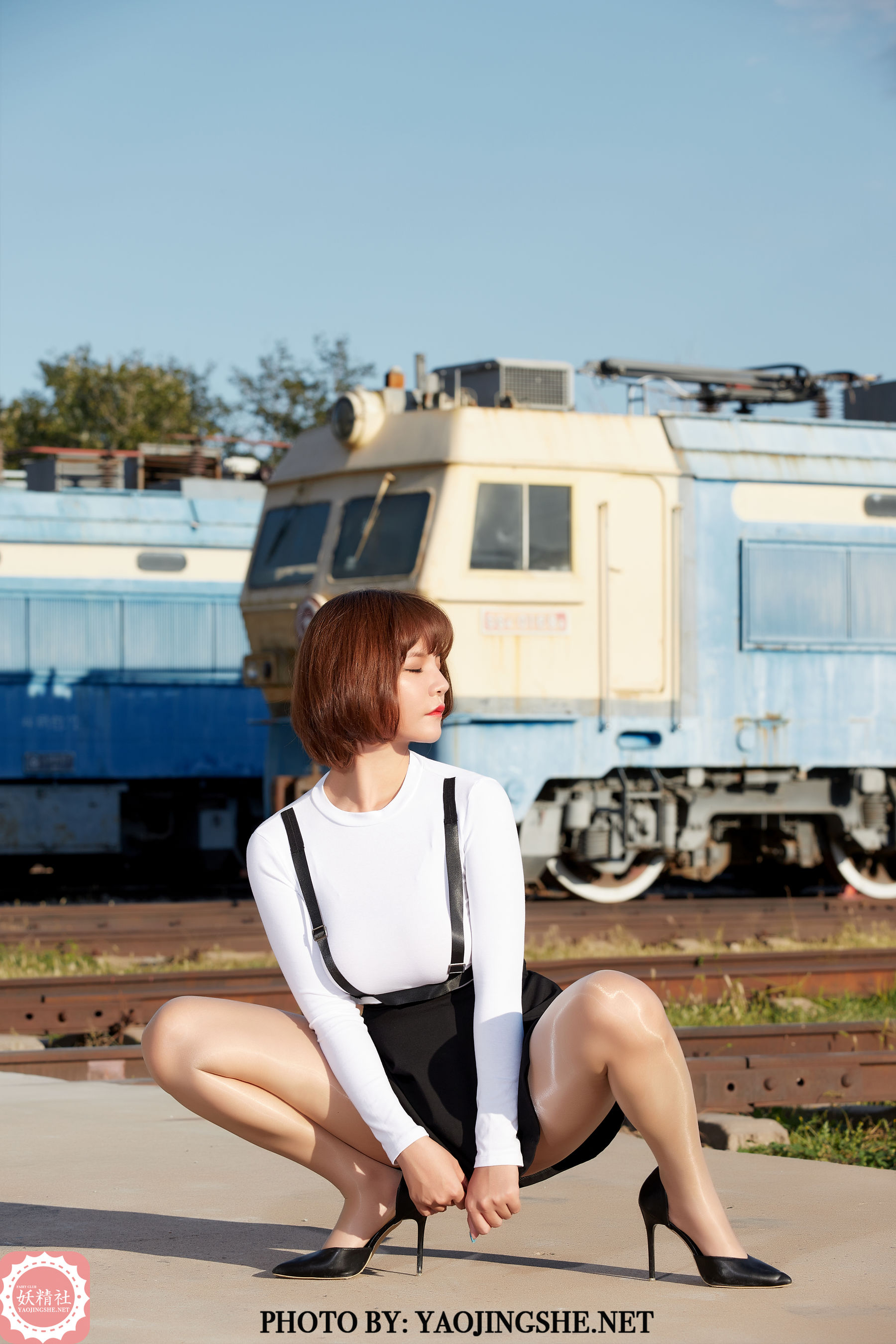 T2042 唐飞飞 逆光车站-图12