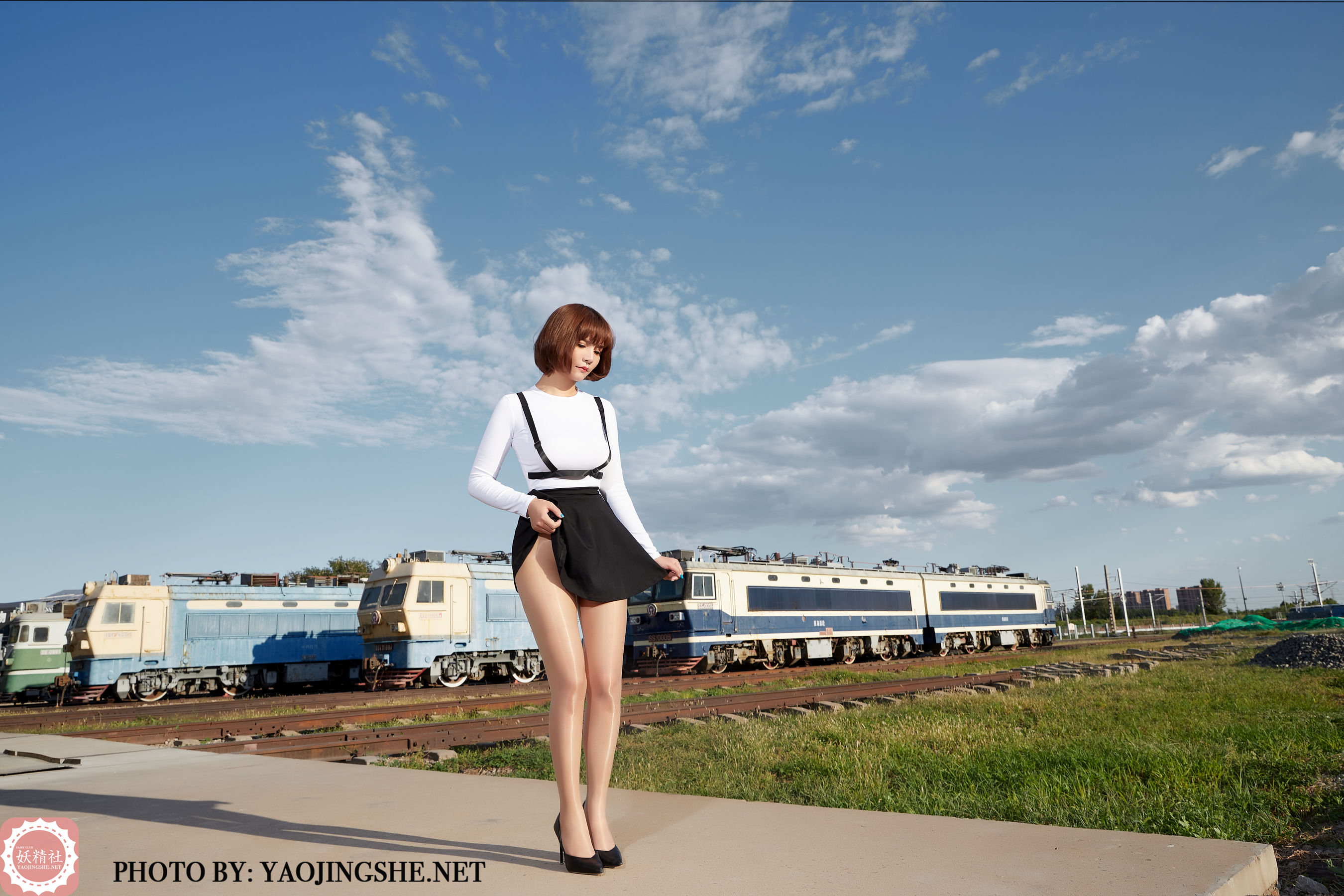 T2042 唐飞飞 逆光车站-图13