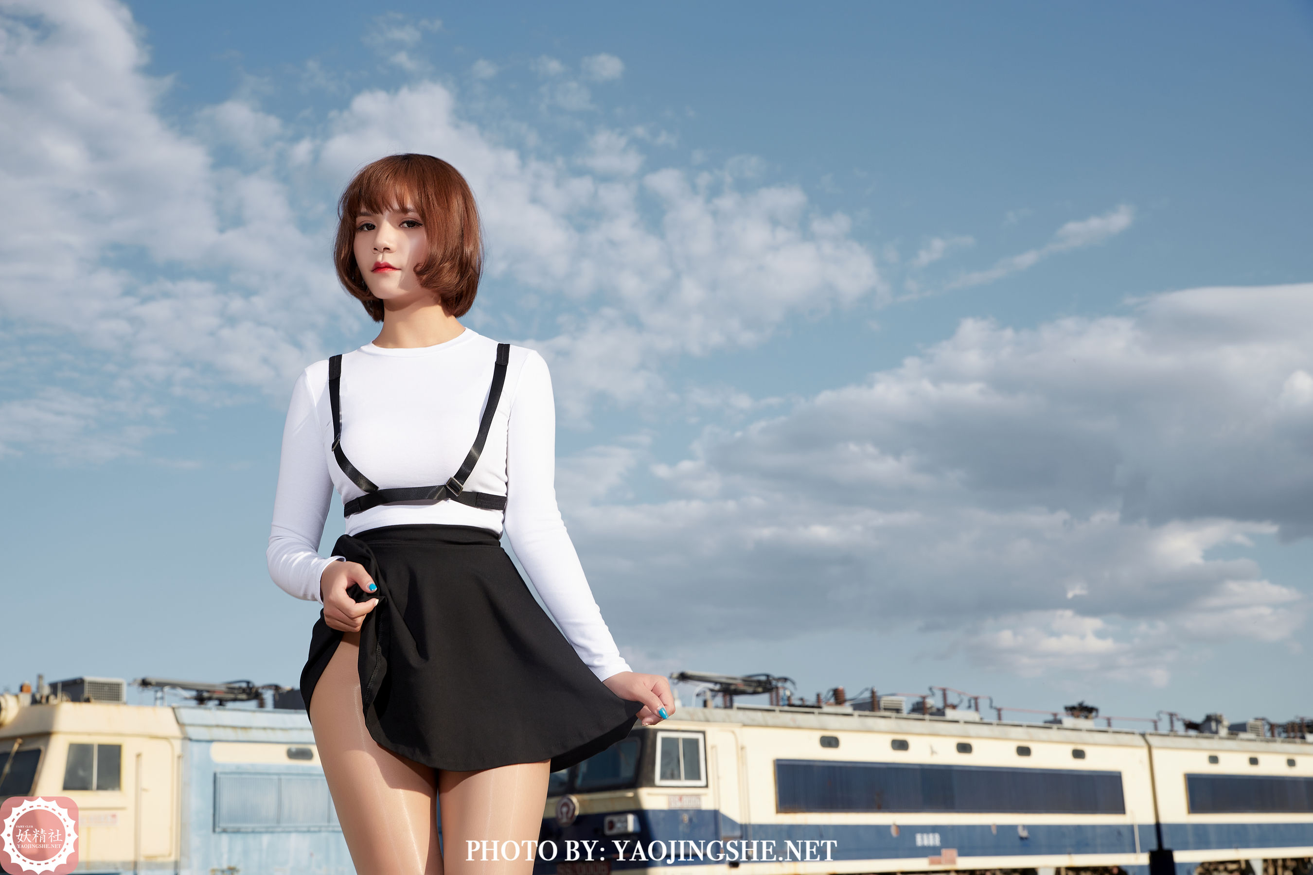 T2042 唐飞飞 逆光车站-图14