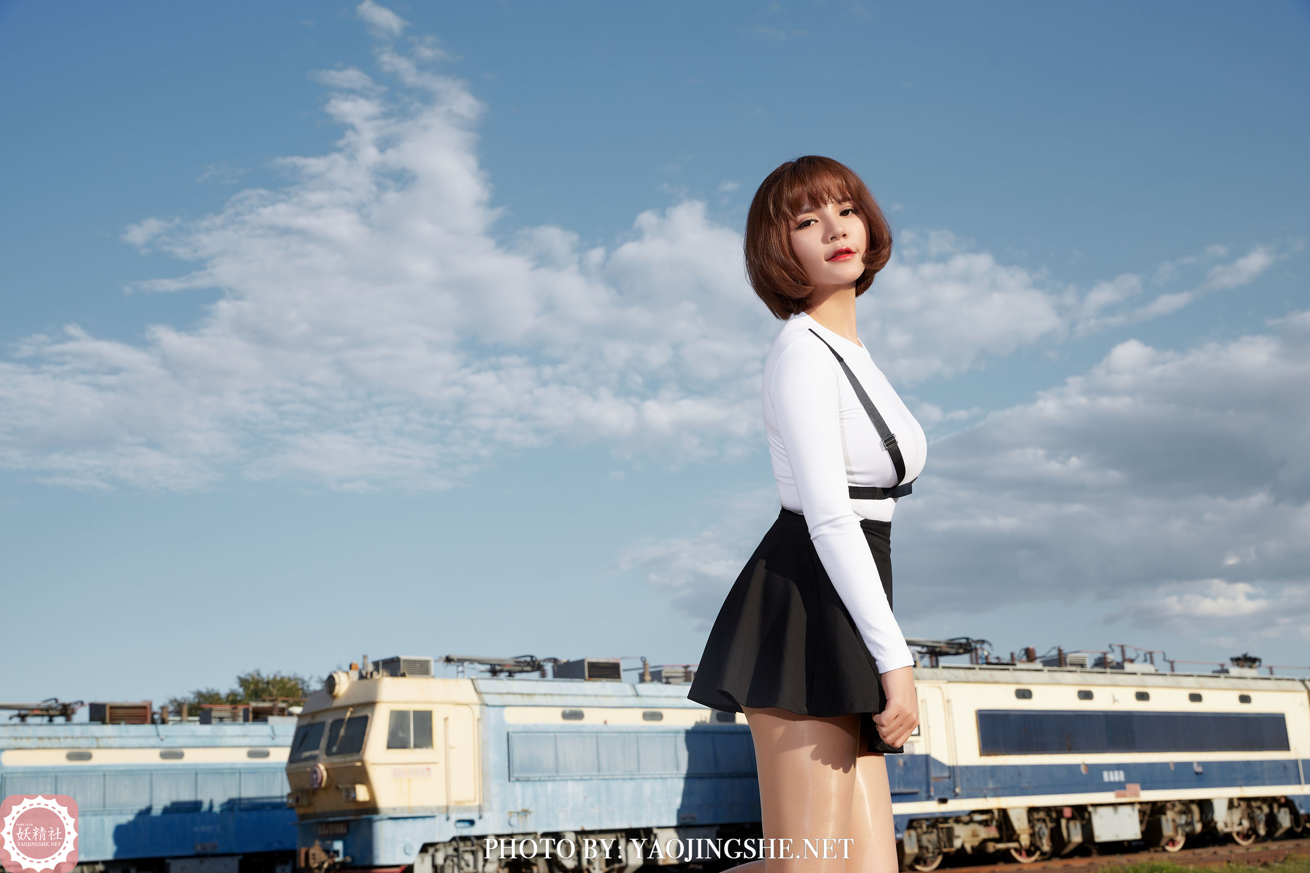 T2042 唐飞飞 逆光车站-图16