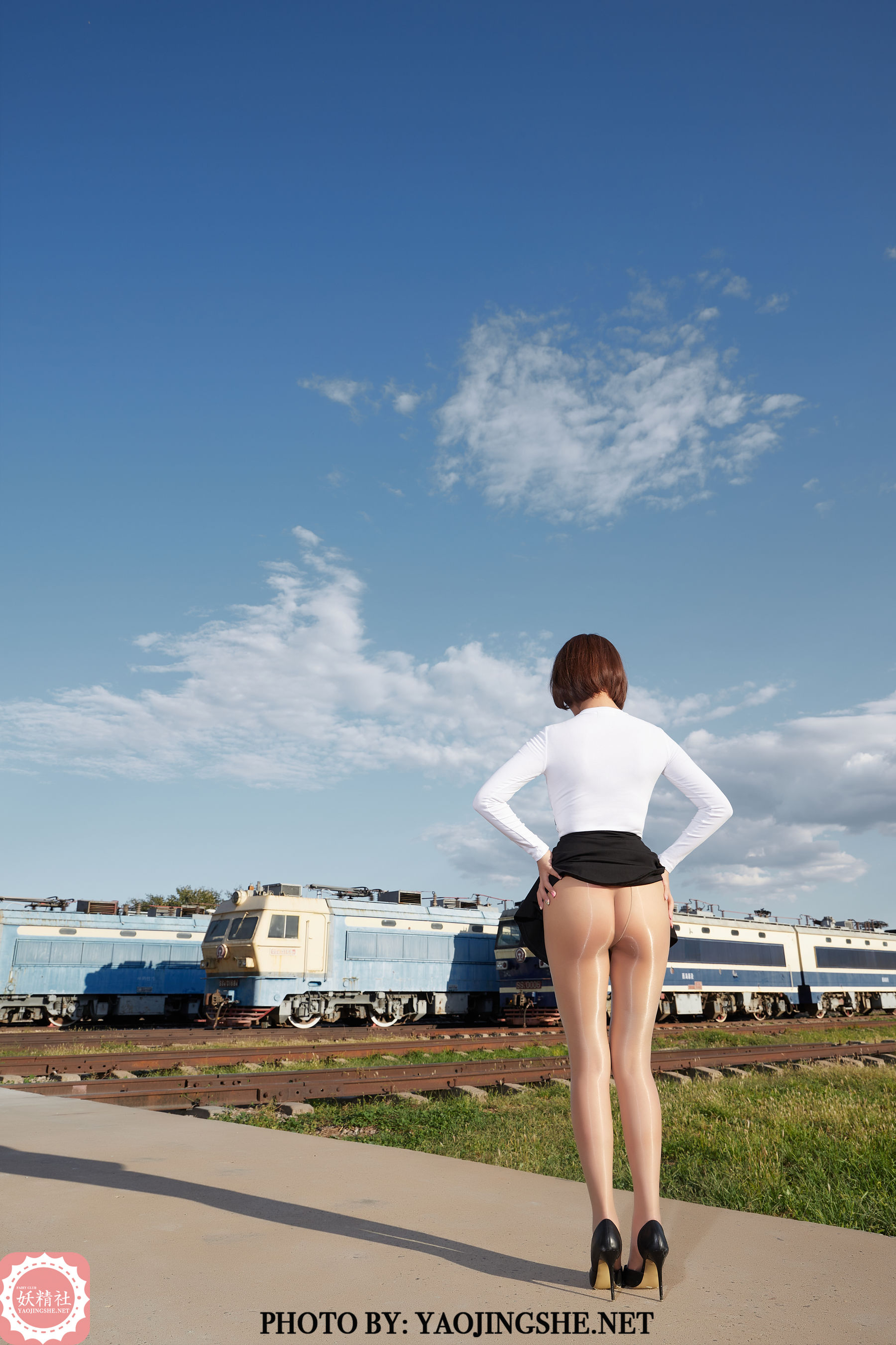 T2042 唐飞飞 逆光车站-图18