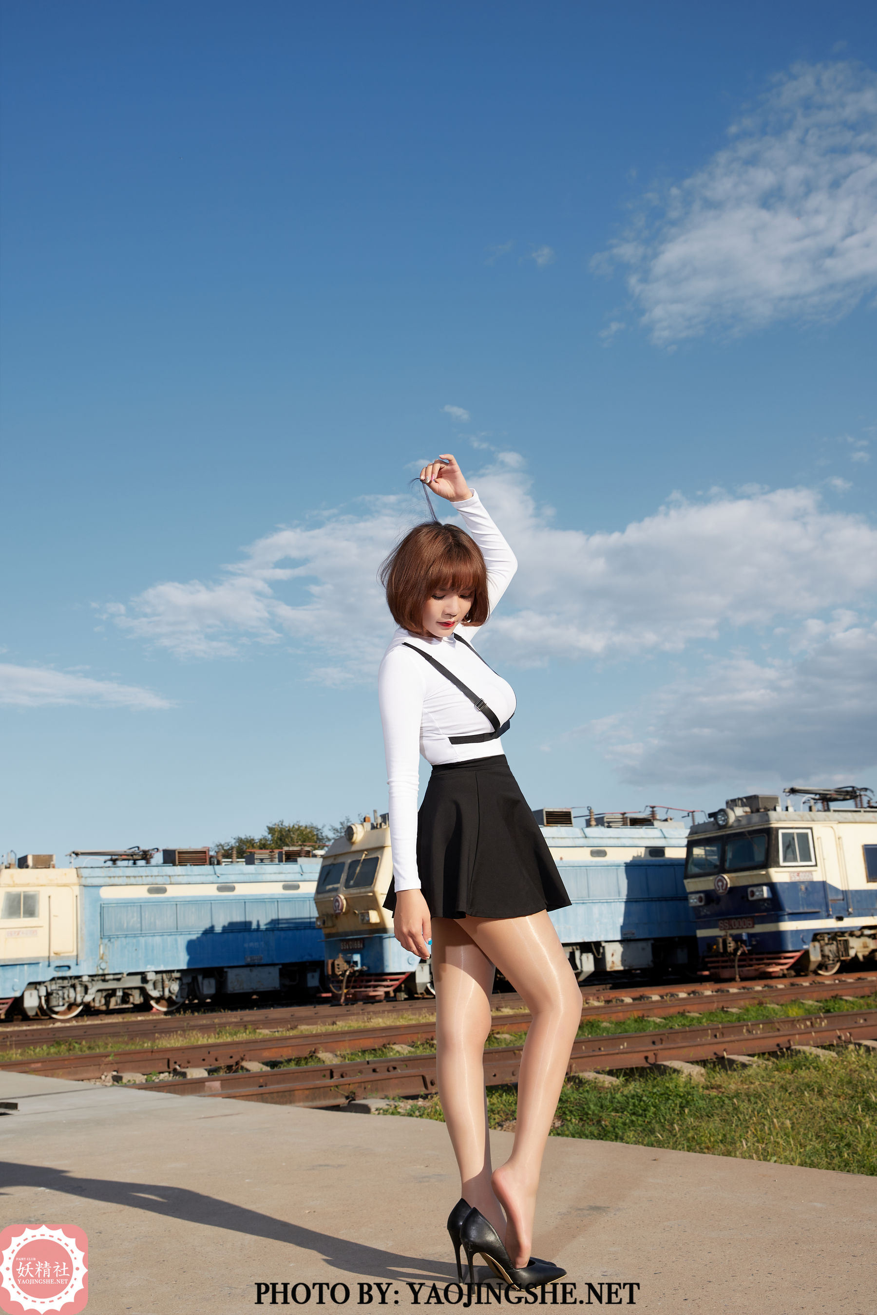 T2042 唐飞飞 逆光车站-图19